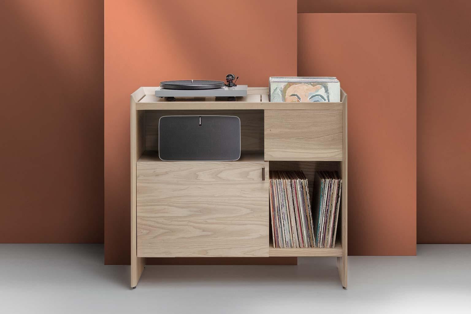 https://a.1stdibscdn.com/38-unison-for-sonos-vinyl-record-storage-stand-in-natural-walnut-for-sale-picture-5/f_27523/f_181405921582909569822/Unison_Sonos_Turntable_Stand_Burnt_master.jpg