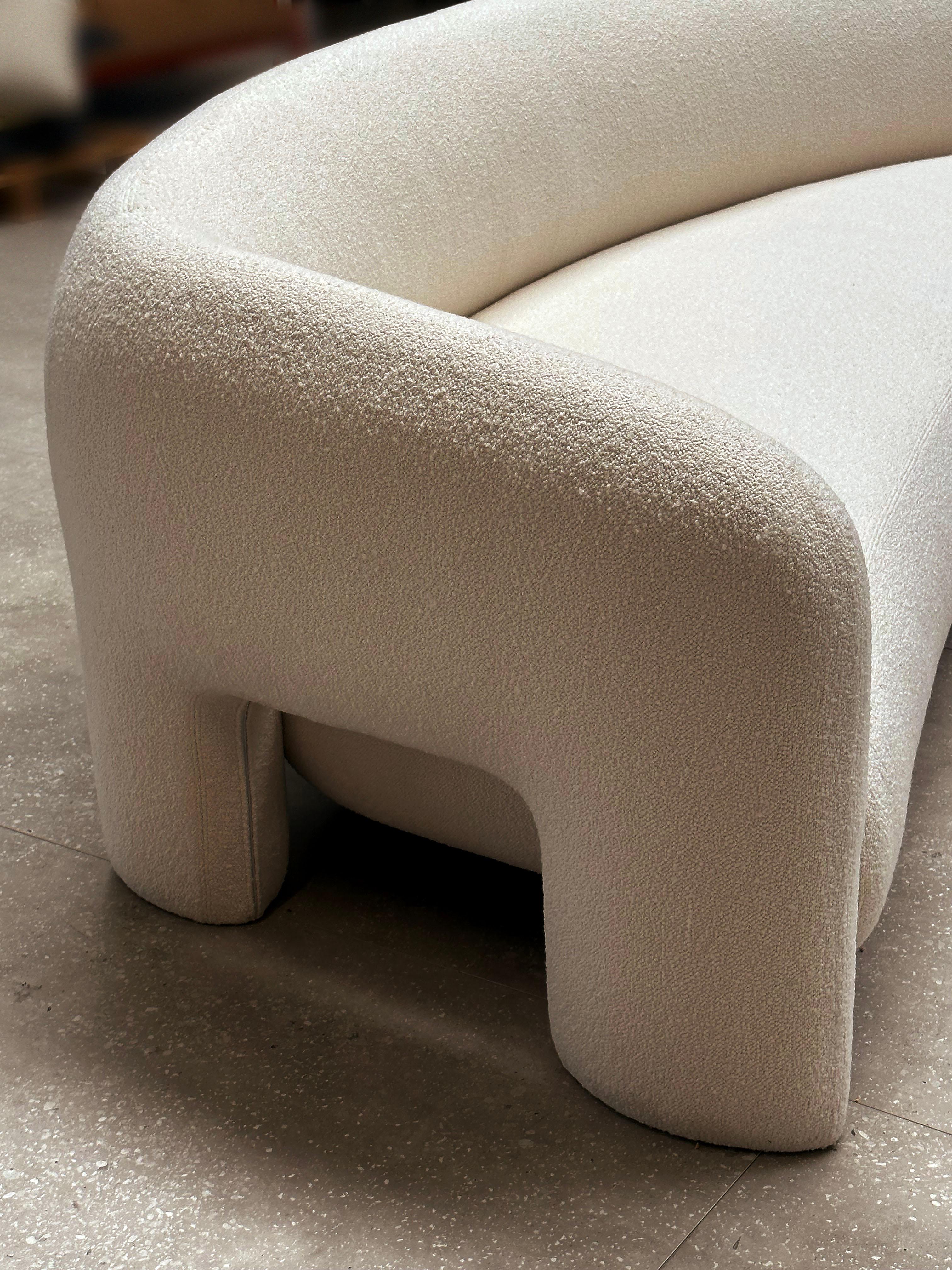 https://a.1stdibscdn.com/bold-sofa-curved-open-arms-m-for-sale-picture-5/f_95332/f_383760621707753438662/Unknown_copia_master.jpeg