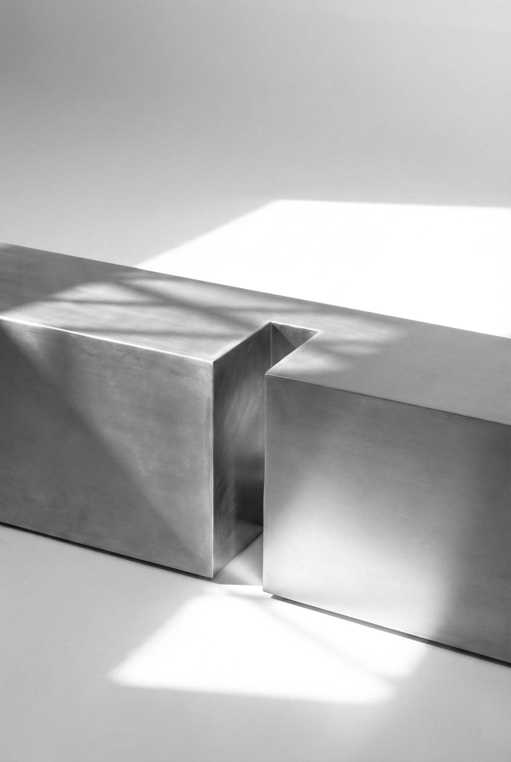 https://a.1stdibscdn.com/untitled-lv-stainless-steel-coffee-table-by-pietro-franceschini-for-sale-picture-5/f_12192/f_491632421773153912218/Untitled_LV_3_Pietro_Franceschini_master.jpg