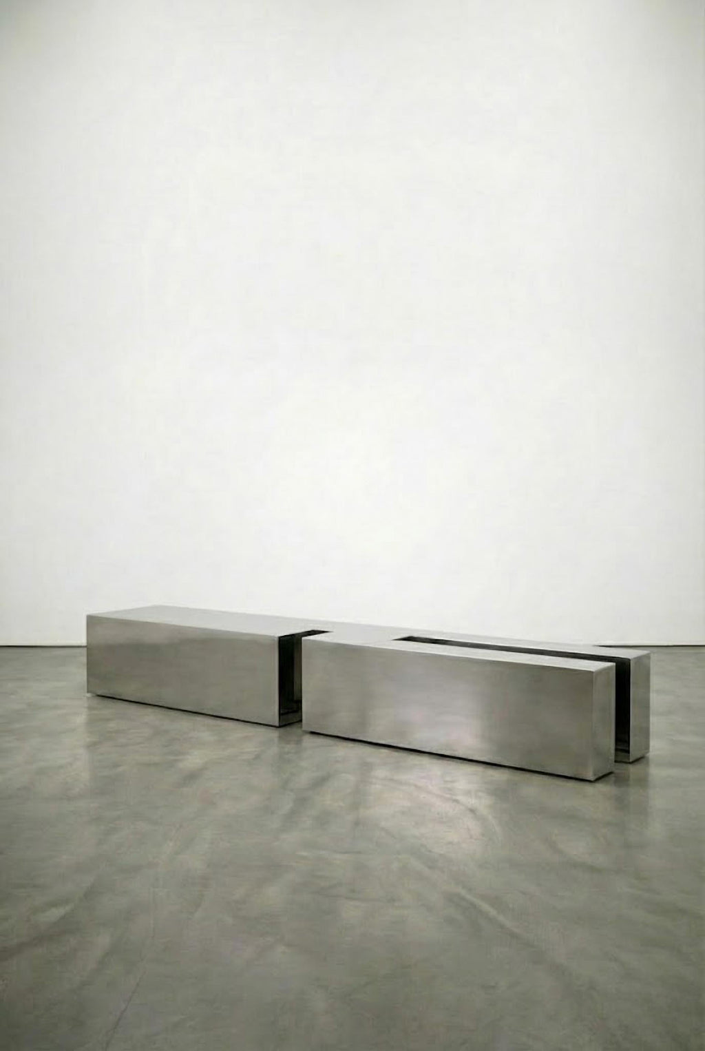 https://a.1stdibscdn.com/untitled-lv-stainless-steel-coffee-table-by-pietro-franceschini-for-sale-picture-6/f_12192/f_491632421773153912698/Untitled_LV_4_Pietro_Franceschini_master.jpeg