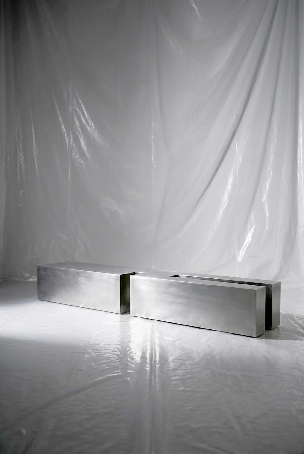 https://a.1stdibscdn.com/untitled-lv-stainless-steel-coffee-table-by-pietro-franceschini-for-sale-picture-2/f_12192/f_491632421773153912587/Untitled_LV_5_Pietro_Franceschini_master.jpg