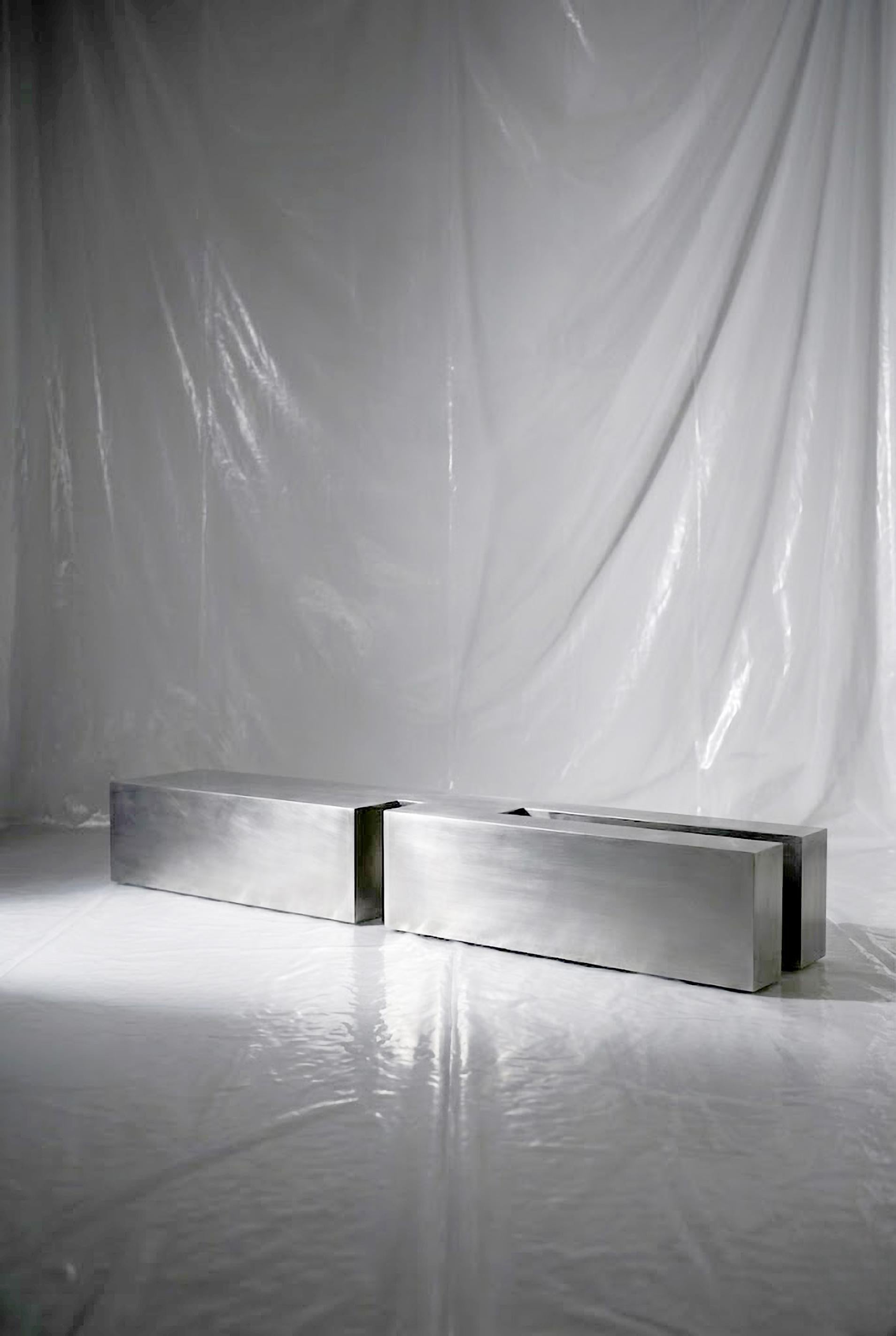 https://a.1stdibscdn.com/untitled-lv-stainless-steel-coffee-table-by-pietro-franceschini-for-sale-picture-2/f_12192/f_491632421773153912587/Untitled_LV_5_Pietro_Franceschini_master.jpg
