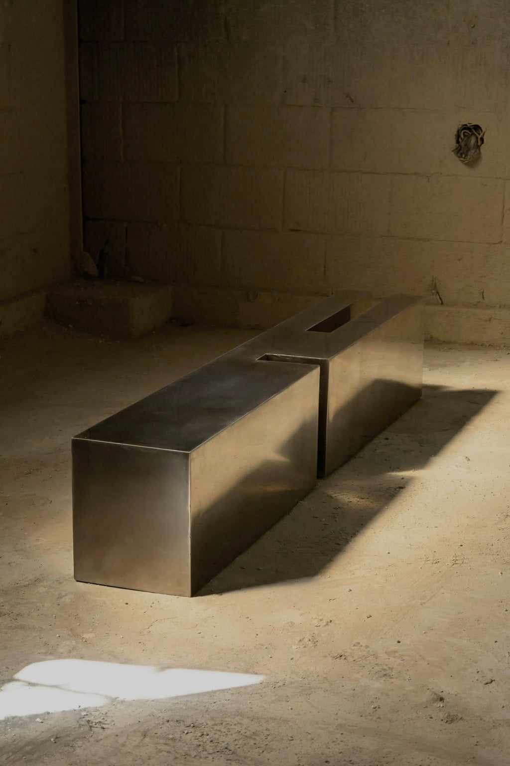 https://a.1stdibscdn.com/untitled-lv-stainless-steel-coffee-table-by-pietro-franceschini-for-sale-picture-12/f_12192/f_491632421773154040970/Untitled_LV_Pietro_Franceschini_x_Interval_1_master.jpg