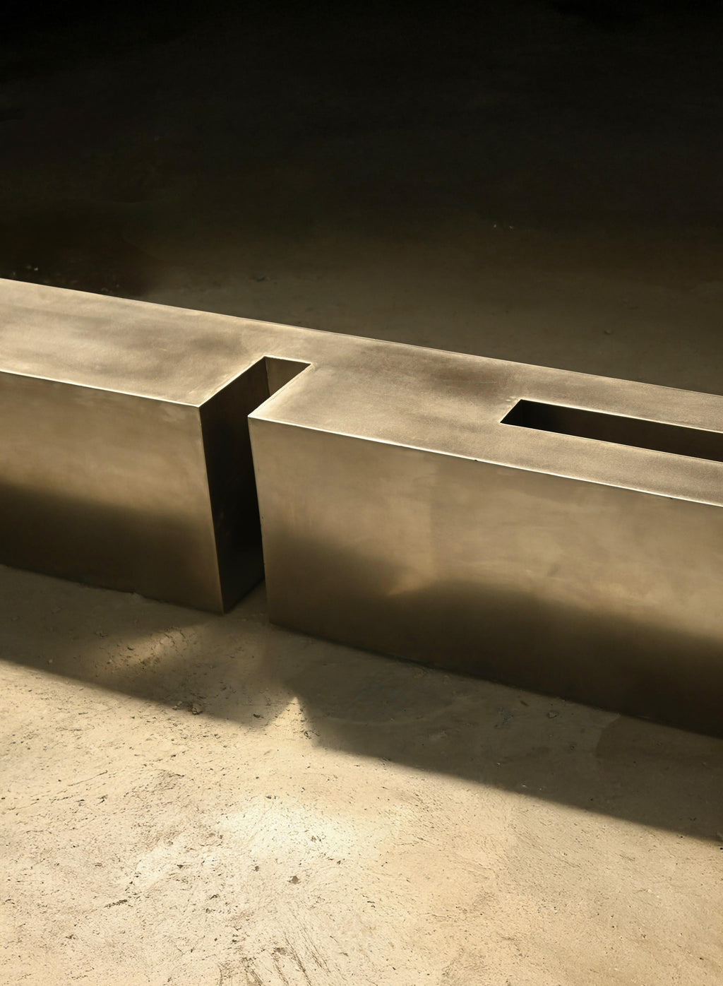 https://a.1stdibscdn.com/untitled-lv-stainless-steel-coffee-table-by-pietro-franceschini-for-sale-picture-13/f_12192/f_491632421773154041424/Untitled_LV_Pietro_Franceschini_x_Interval_2_master.jpg