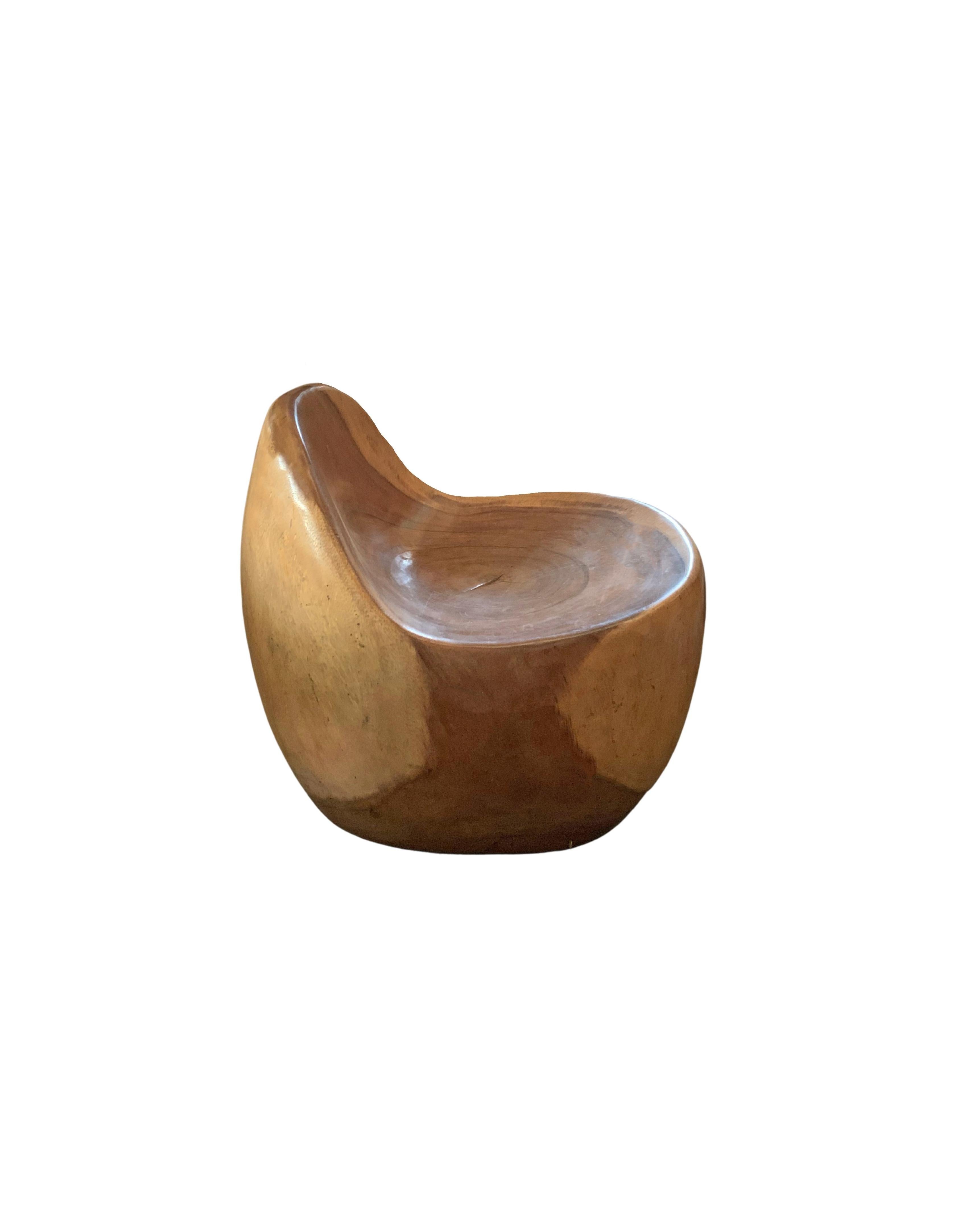 https://a.1stdibscdn.com/sculptural-lounge-chair-carved-from-solid-mango-wood-for-sale-picture-2/f_58812/f_286893021652775906749/Untitled_design_2022_05_14T163721_740_master.jpg