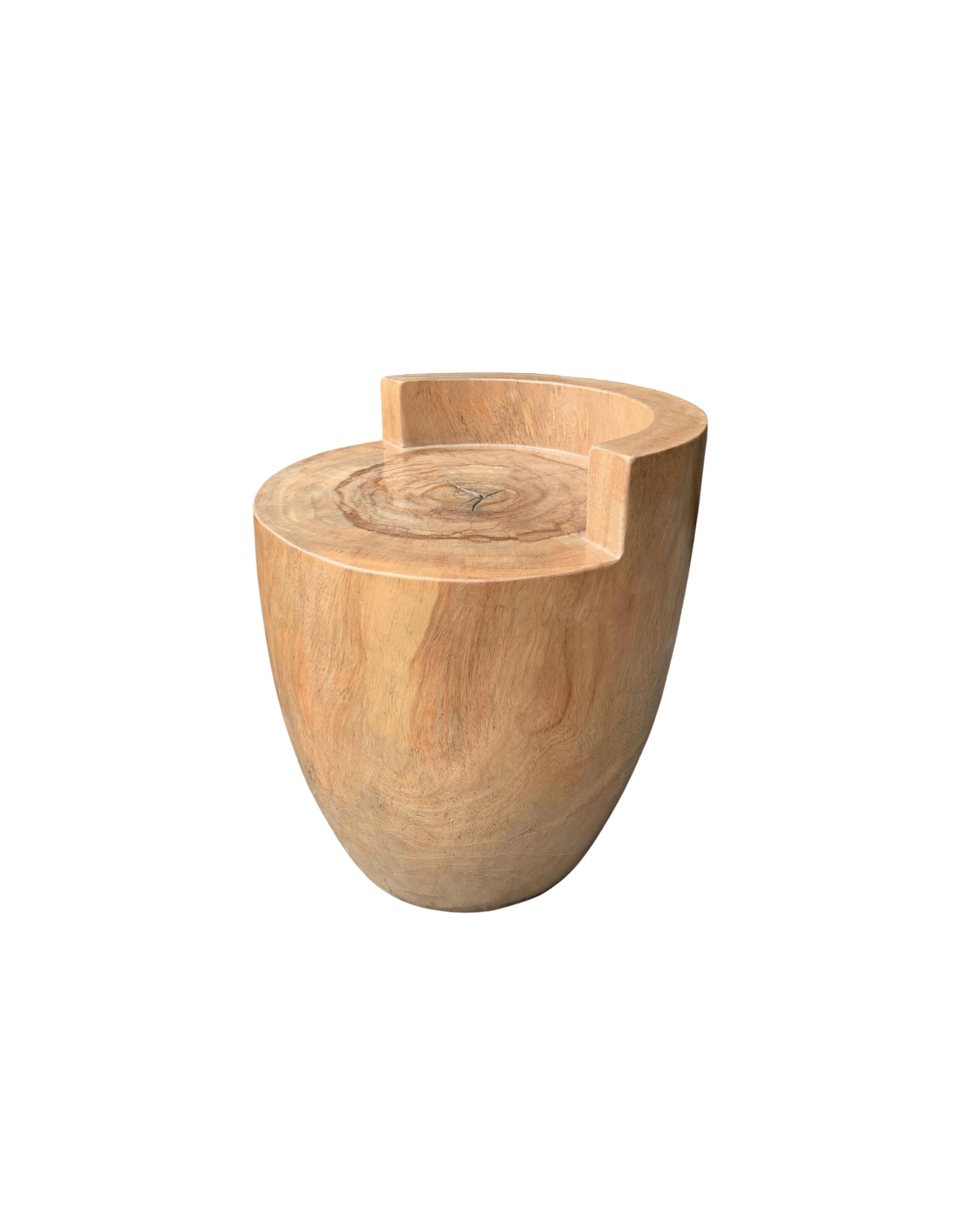https://a.1stdibscdn.com/sculptural-chair-carved-from-solid-mango-wood-modern-organic-for-sale-picture-4/f_58812/f_299383821660199473561/Untitled_design_2022_08_10T201501_371_master.jpg