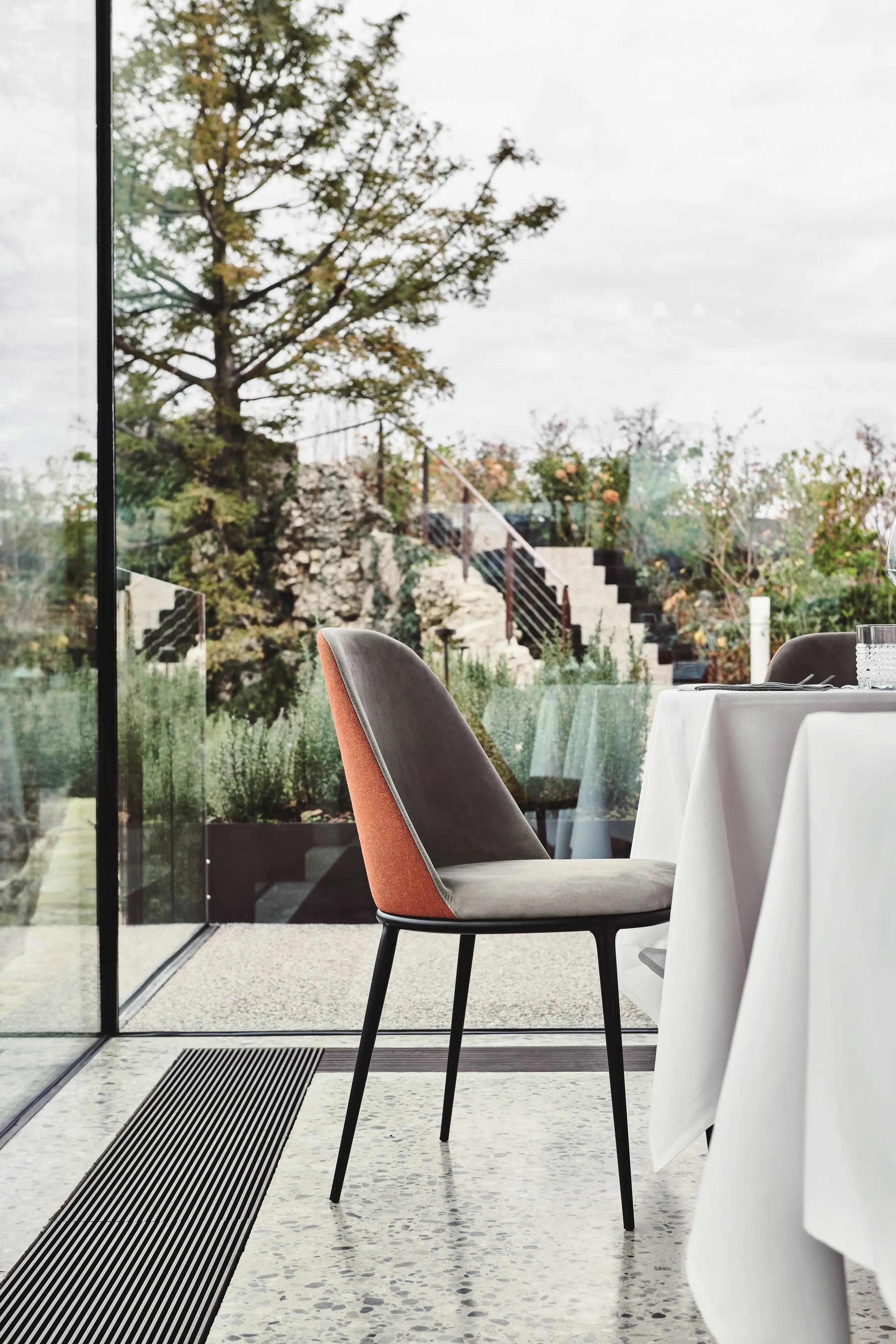 https://a.1stdibscdn.com/contemporary-dining-chair-offered-in-hide-seat-and-back-for-sale-picture-2/f_27693/f_302249421734492568169/Untitled_master.jpg