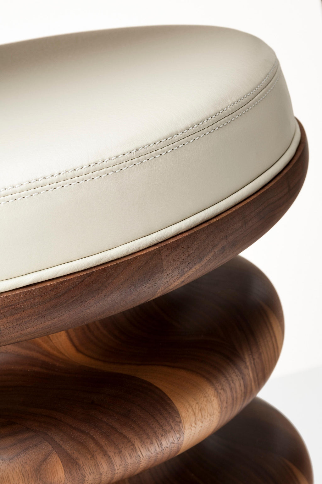 https://a.1stdibscdn.com/contemporary-vertere-stool-in-oiled-walnut-with-white-leather-seat-pad-for-sale-picture-3/f_27813/f_252847721631521017032/VERTERE_STOOL_STUART_SCOTT_3__master.jpg