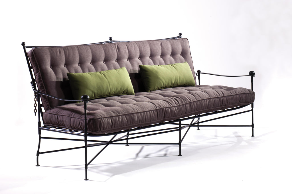 https://a.1stdibscdn.com/classic-garden-sofa-for-sale-picture-4/f_51171/1574865035834/VIL_8134_2_master.jpg
