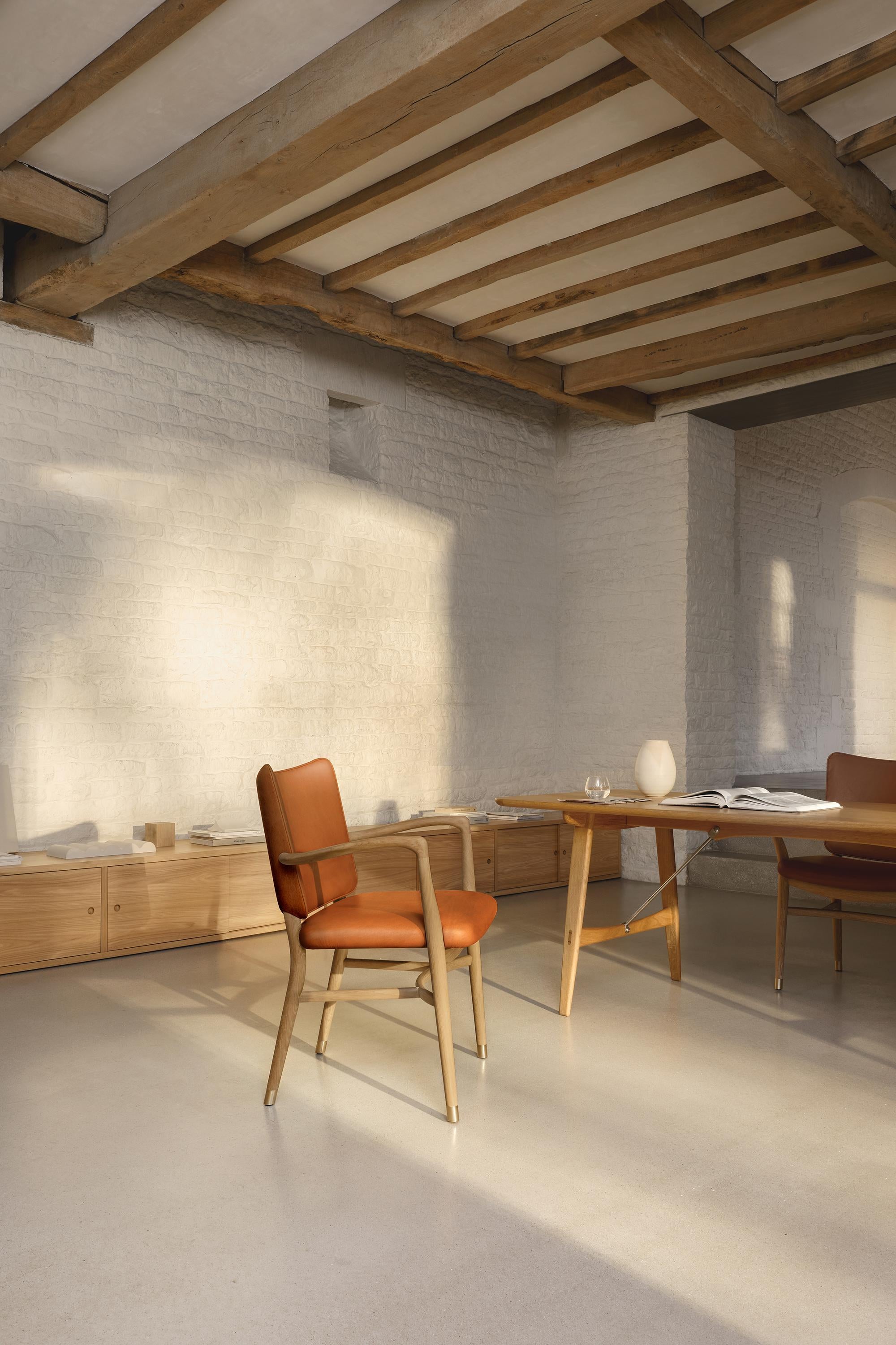https://a.1stdibscdn.com/vilhelm-lauritzen-vla61-chair-in-oak-oil-and-leather-for-carl-hansen-son-for-sale-picture-5/f_14472/f_360700121694182386996/VLA61_oak_soap_sif95_BM1160_oak_oil_stainlesssteel_VLA61_oak_oil_sif95_V2_master.jpg