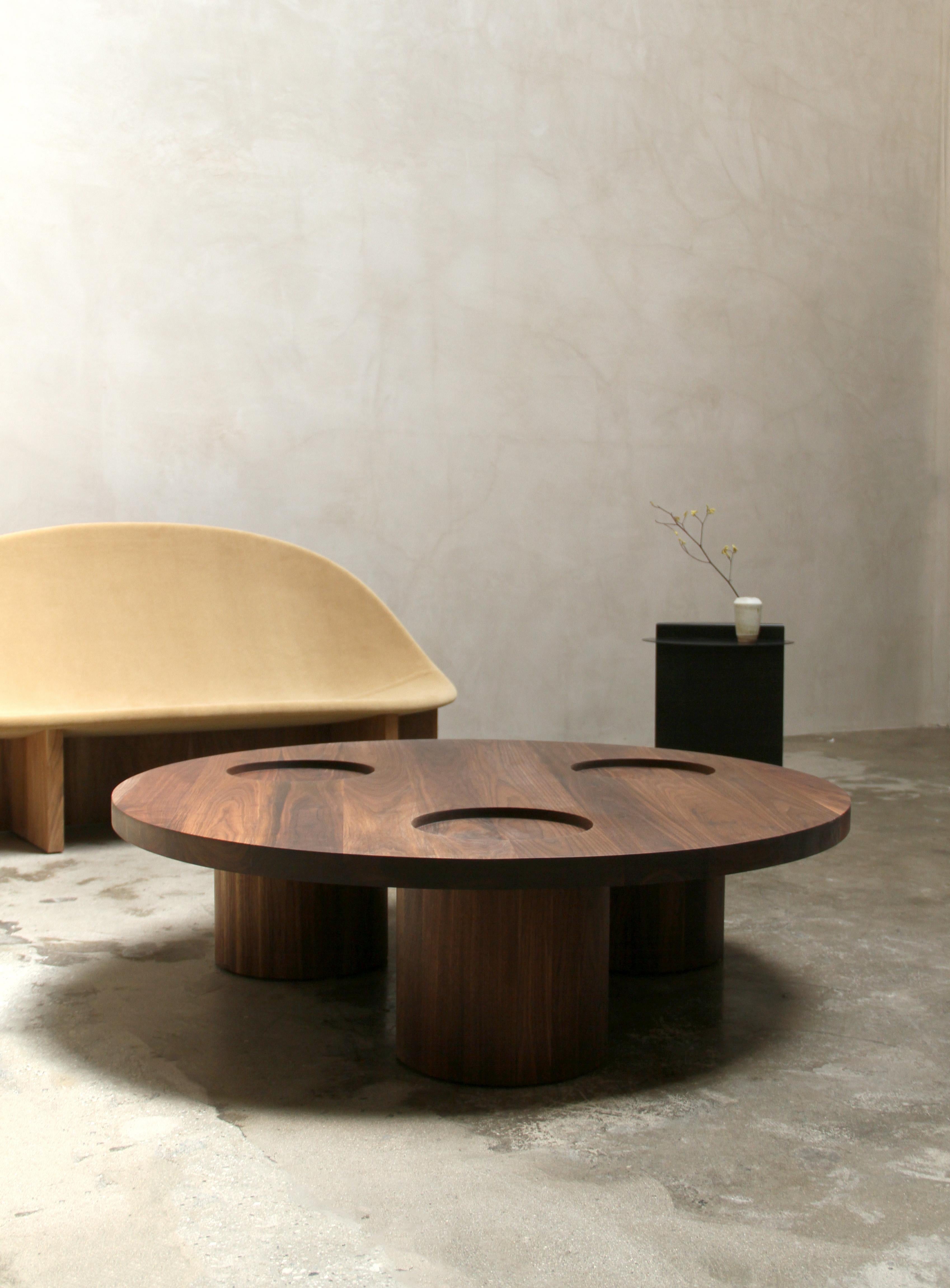 https://a.1stdibscdn.com/vassoio-contemporary-coffee-table-in-solid-wood-by-estudio-persona-for-sale-picture-6/f_23783/f_163110011569879991685/Vassoio_context1_master.jpg