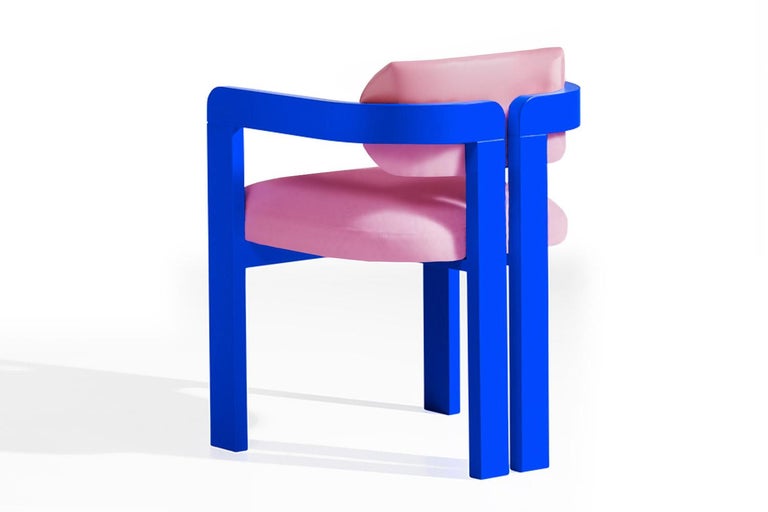 https://a.1stdibscdn.com/sculptural-postmodern-pink-velvet-blue-legs-dining-chair-vertigo-for-sale-picture-3/f_105132/f_456700221751297654666/Ve_rtigo_2_Azul_master.jpg?width=768