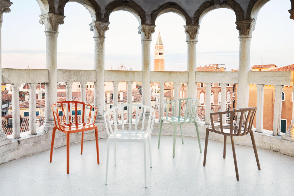 https://a.1stdibscdn.com/set-of-2-kartell-venice-chairs-in-glossy-sage-green-by-philippe-starck-for-sale-picture-6/f_45362/f_242643121624381650101/Venice_03_3__master.jpg