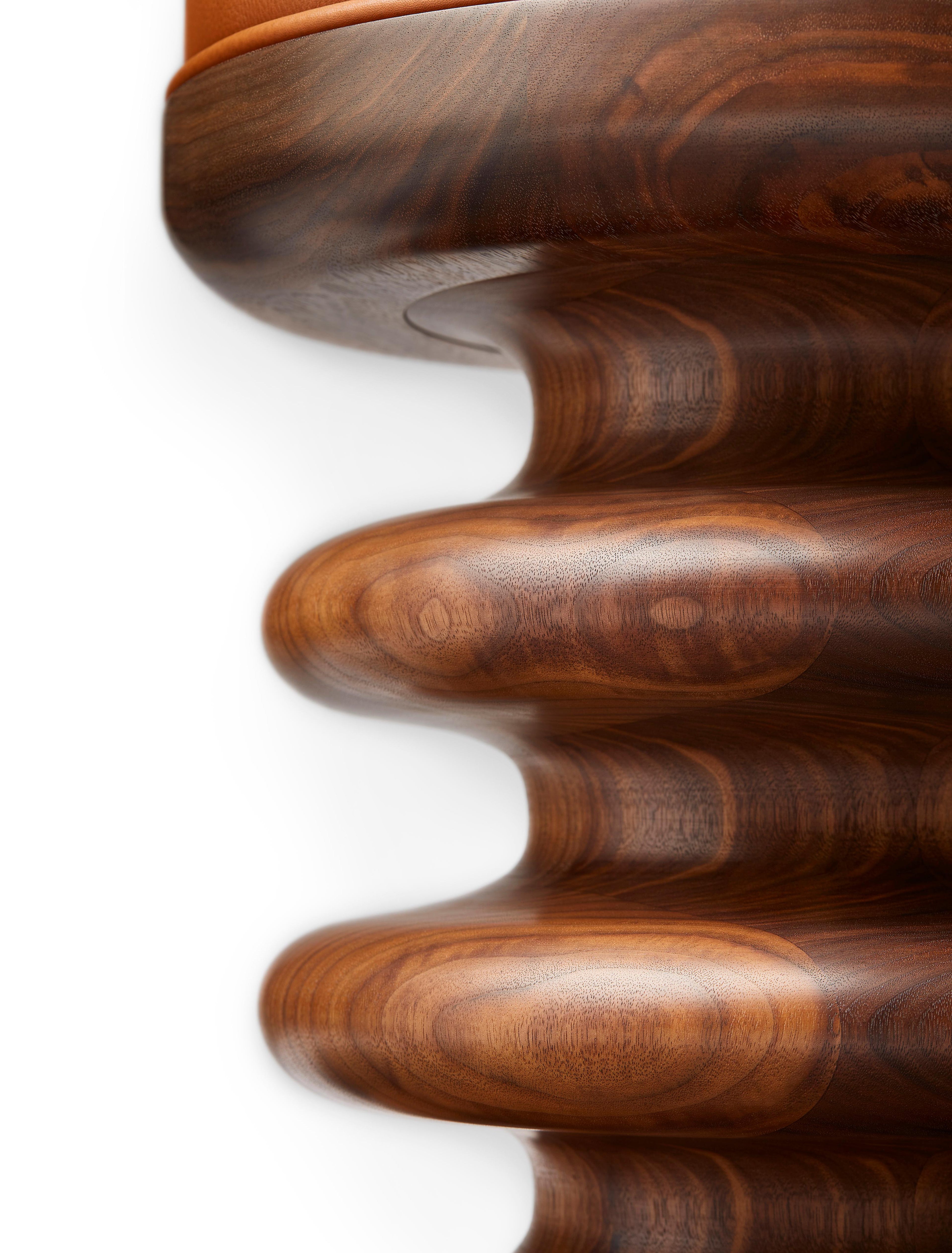 https://a.1stdibscdn.com/contemporary-vertere-stool-in-oiled-walnut-with-white-leather-seat-pad-for-sale-picture-5/f_27813/f_252847721738924807111/Vertere_stool9501_White_Background_master.jpg