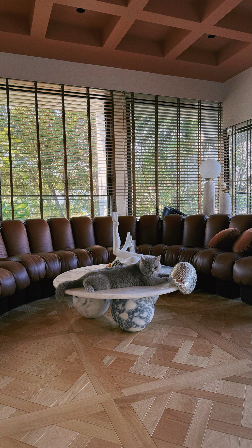 https://a.1stdibscdn.com/viola-veined-sphere-ball-leg-coffee-table-by-my-habitat-design-for-sale-picture-2/f_80522/f_467097321758211867847/Viola_Violet_Marble_Coffee_Table_master.jpg