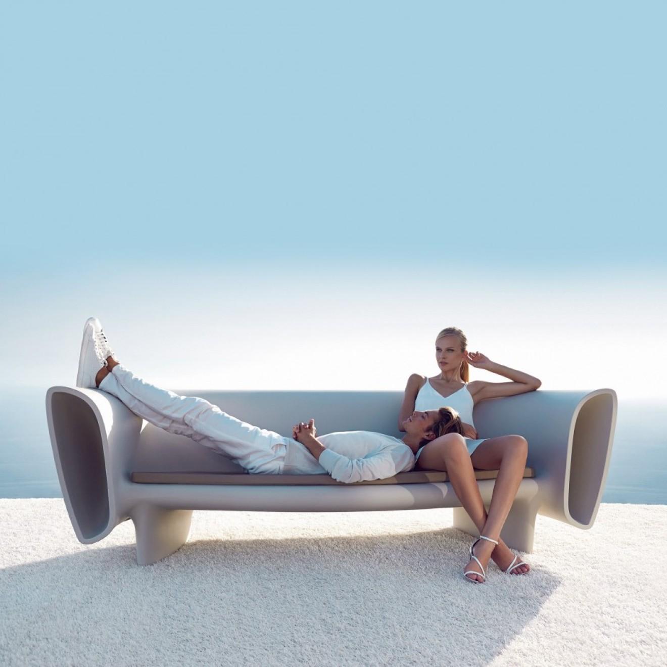 https://a.1stdibscdn.com/sofa-vondom-bum-bum-by-eugeni-quitllet-for-sale-picture-7/f_105752/f_475427521763233967992/Vondom_Bum_Bum_Image_2_master.jpg