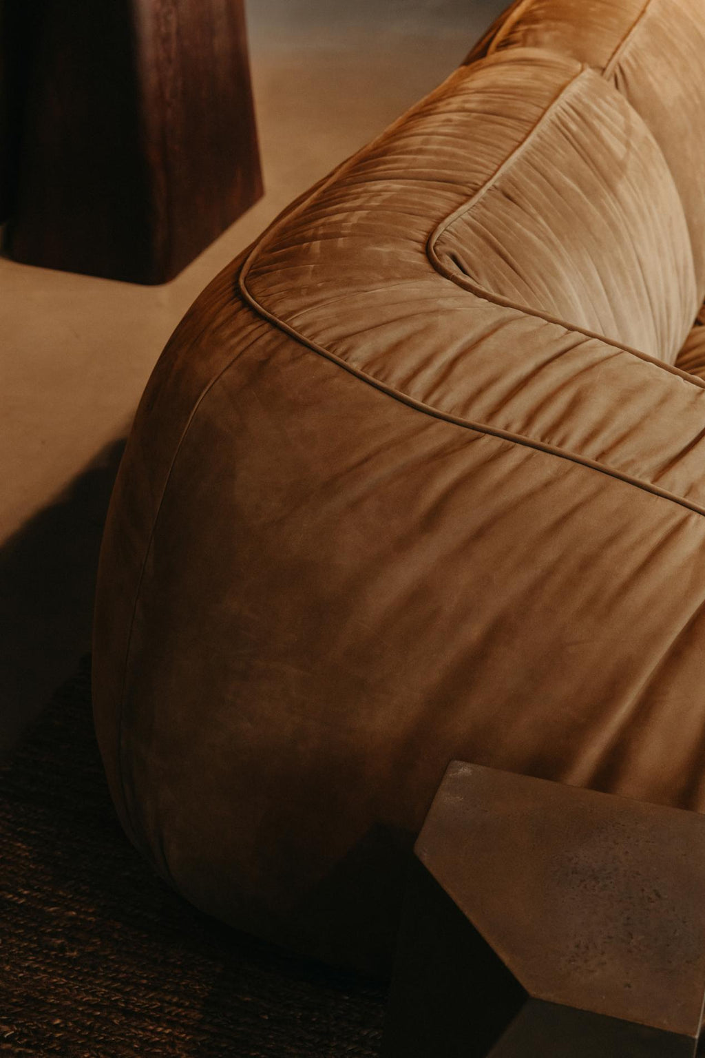 https://a.1stdibscdn.com/moss-modular-sofa-c004-nabuk-col-marron-for-sale-picture-9/f_95332/f_481352121767108093045/WANTINTERIOR_31OKT_8309_147_147_master.jpg