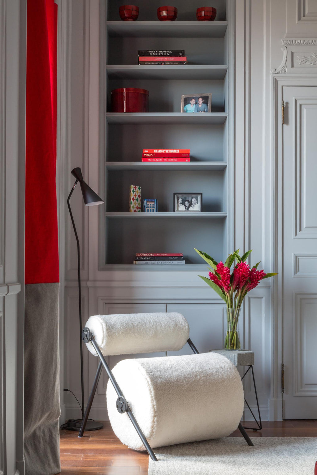 https://a.1stdibscdn.com/fur-armchair-in-brazilian-contemporary-style-for-sale-picture-7/f_31871/f_91015511657709205953/WHITE_SHEEP_2_master.jpg