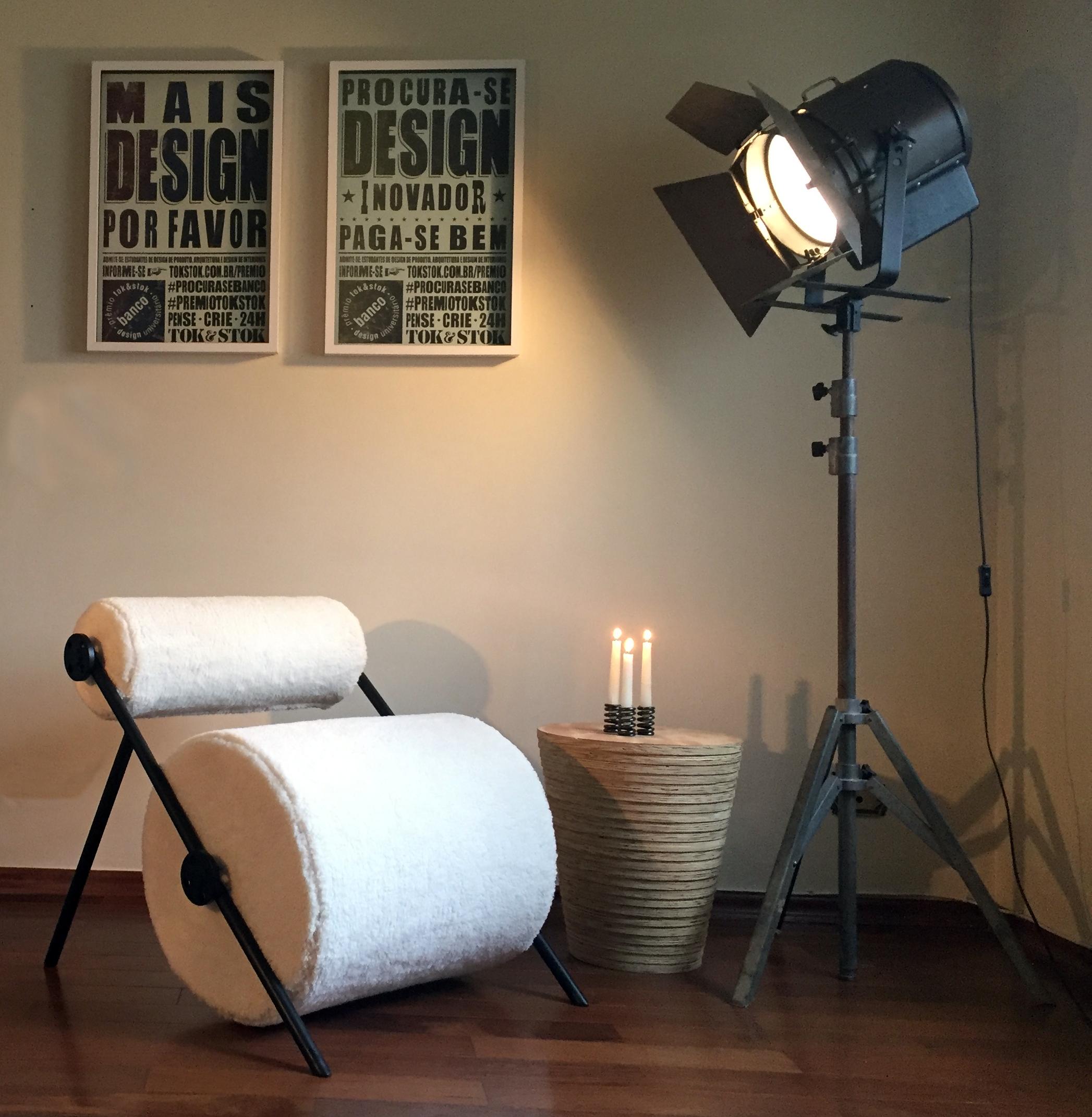 https://a.1stdibscdn.com/fur-armchair-in-brazilian-contemporary-style-for-sale-picture-8/f_31871/f_91015511657709219440/WHITE_SHEEP_master.jpg