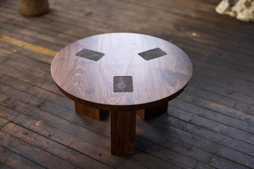 https://a.1stdibscdn.com/round-wood-and-bronze-table-in-walnut-winston-coffee-table-by-alabama-sawyer-for-sale-picture-2/f_43982/f_407724221721840337062/WINSTON_WAL30_04_3000px_master.jpg