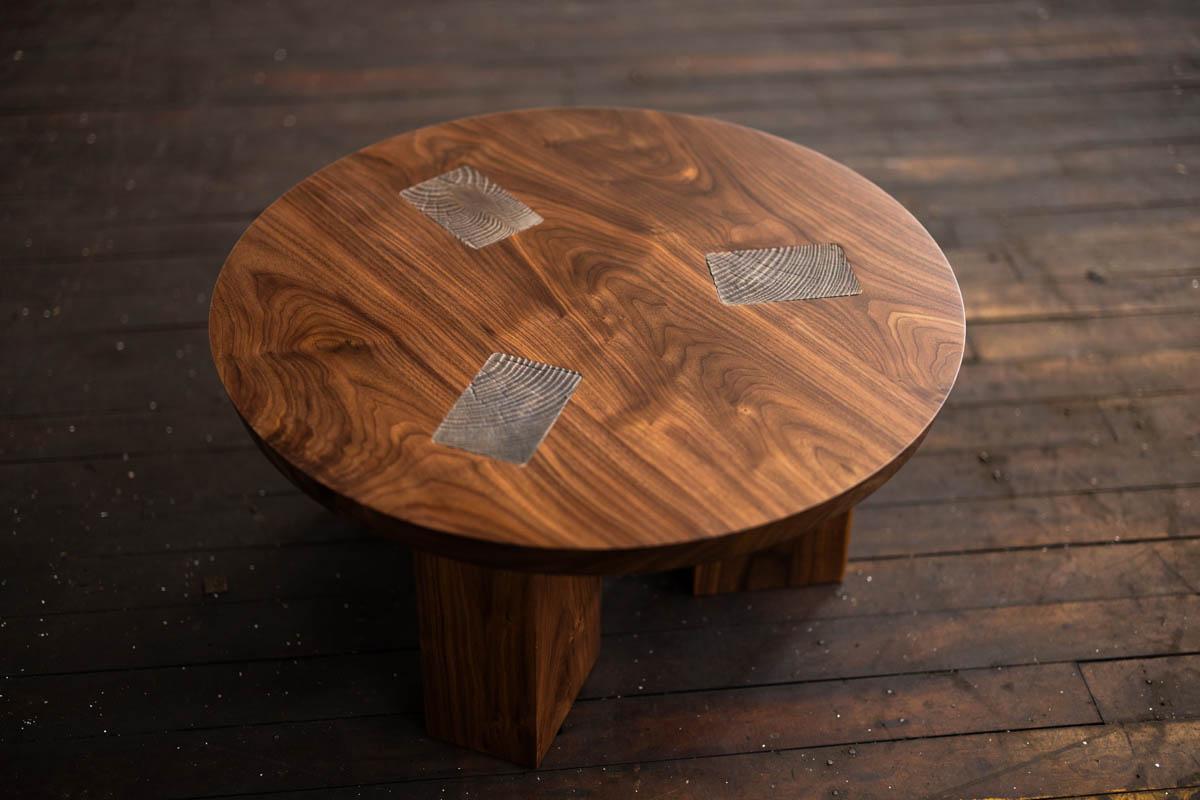 https://a.1stdibscdn.com/round-wood-and-bronze-table-in-walnut-winston-coffee-table-by-alabama-sawyer-for-sale-picture-7/f_43982/f_407724221721840337676/WINSTON_WAL30_38_3000px_master.jpg