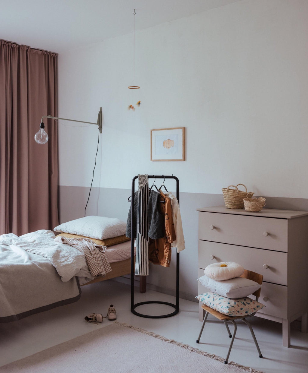 https://a.1stdibscdn.com/o-o-clothes-rack-small-by-christine-rathmann-for-sale-picture-7/f_12192/f_327639821676382025624/WOUD_O_O_rack_Credit_anna_cor_1_master.JPG