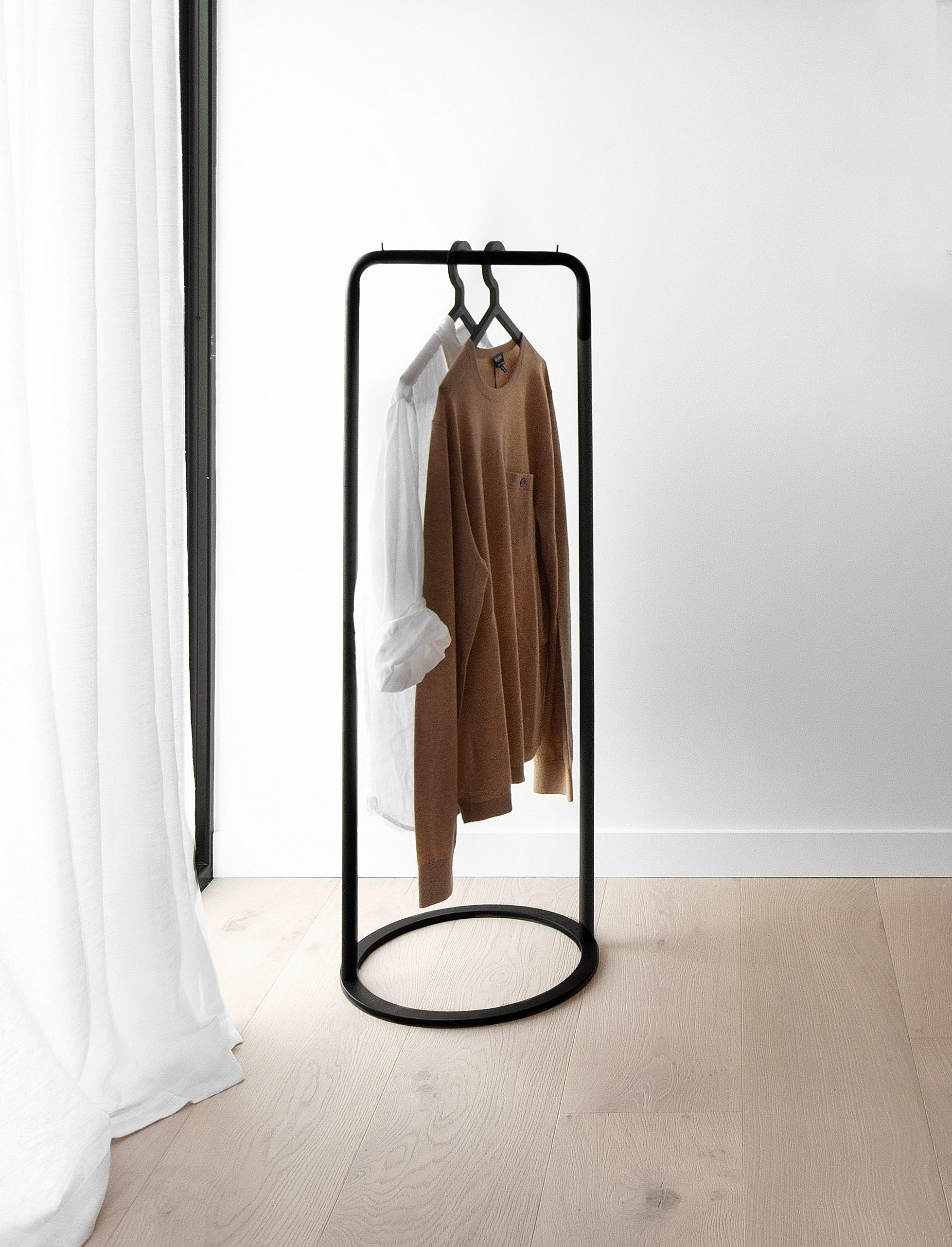https://a.1stdibscdn.com/o-o-clothes-rack-small-by-christine-rathmann-for-sale-picture-6/f_12192/f_327639821676382024696/WOUD_O_O_rack_Credit_philcohen_5__master.jpg