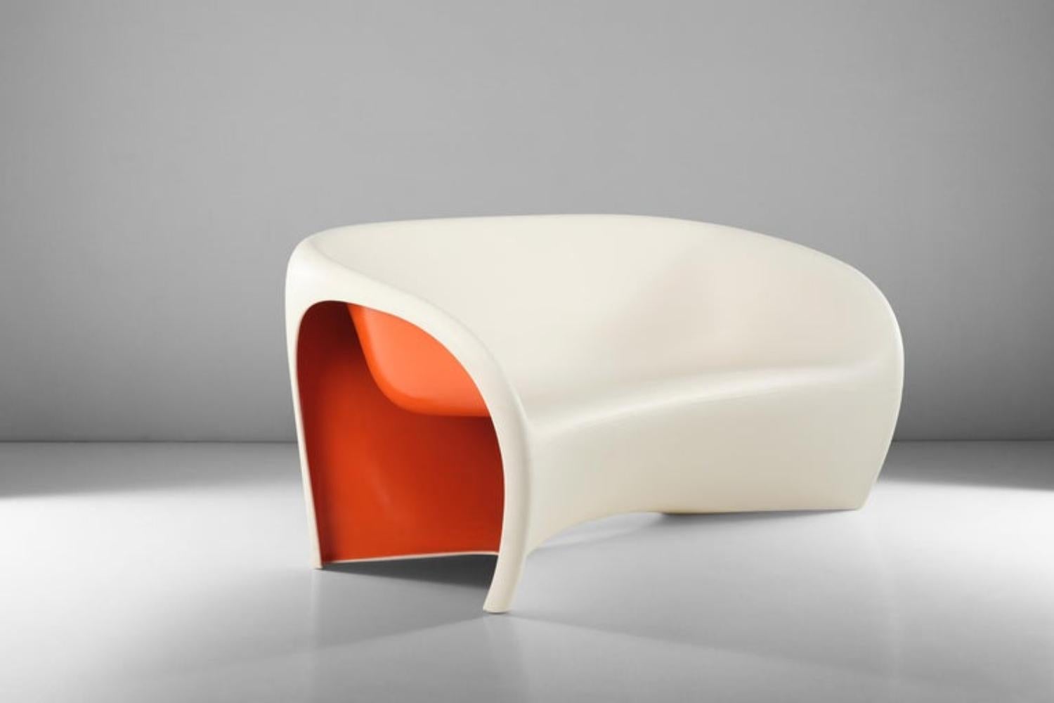 https://a.1stdibscdn.com/mt2-sculptural-monobloc-sofa-designed-by-ron-arad-for-driade-for-sale-picture-8/f_16392/f_86233231761736581029/Walter_Fizzonasco_02738_master_1__master.jpg