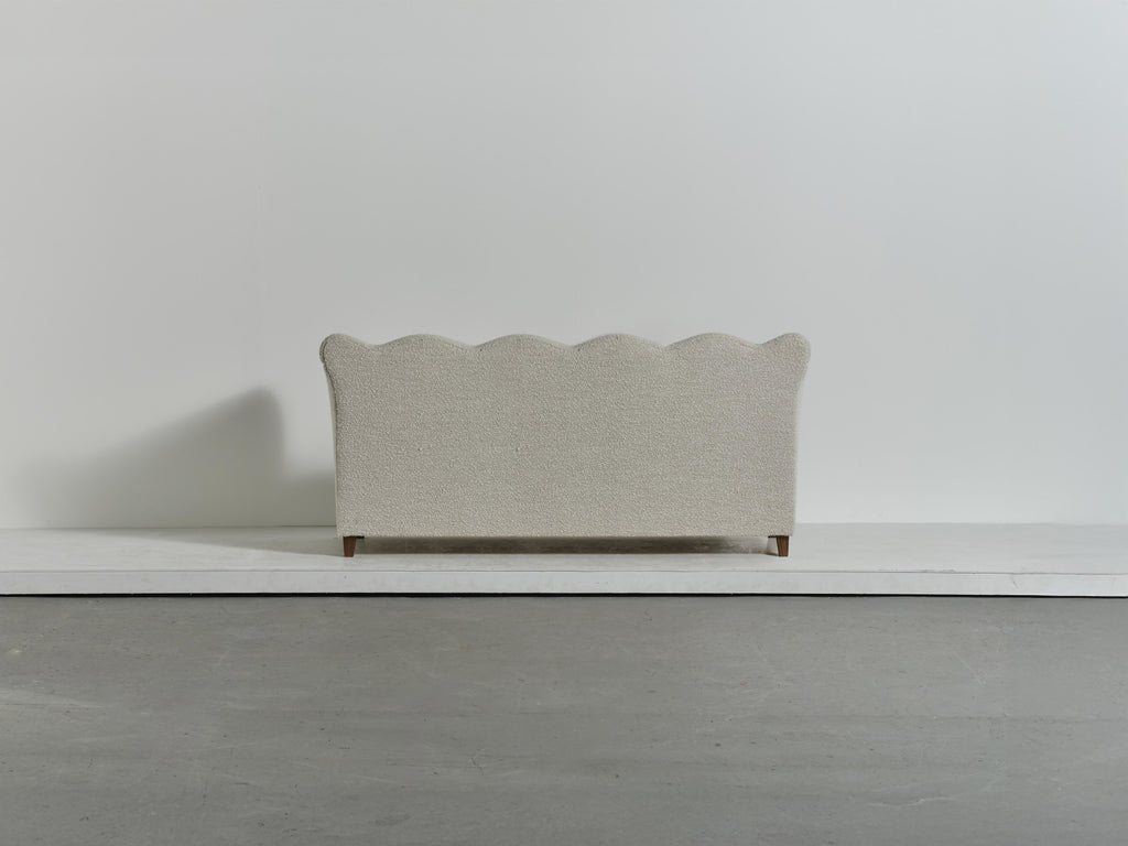https://a.1stdibscdn.com/wavy-back-sofa-upholstered-in-lelievre-wool-boucle-for-sale-picture-4/f_22593/f_486201321770049830286/Wavy_Back_Sofa_0146_11_Ex_master.jpg