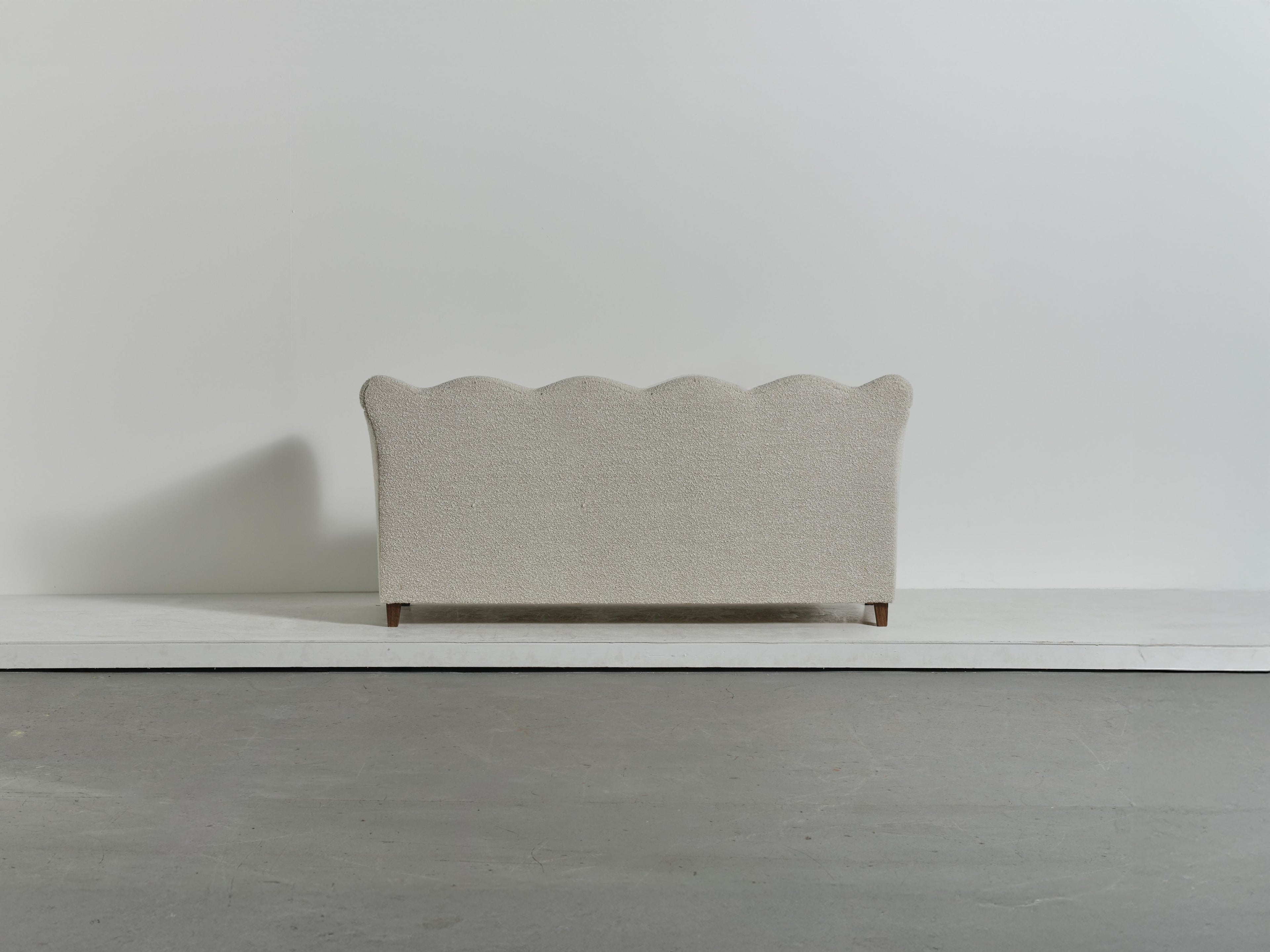 https://a.1stdibscdn.com/wavy-back-sofa-upholstered-in-lelievre-wool-boucle-for-sale-picture-4/f_22593/f_486201321770049830286/Wavy_Back_Sofa_0146_11_Ex_master.jpg