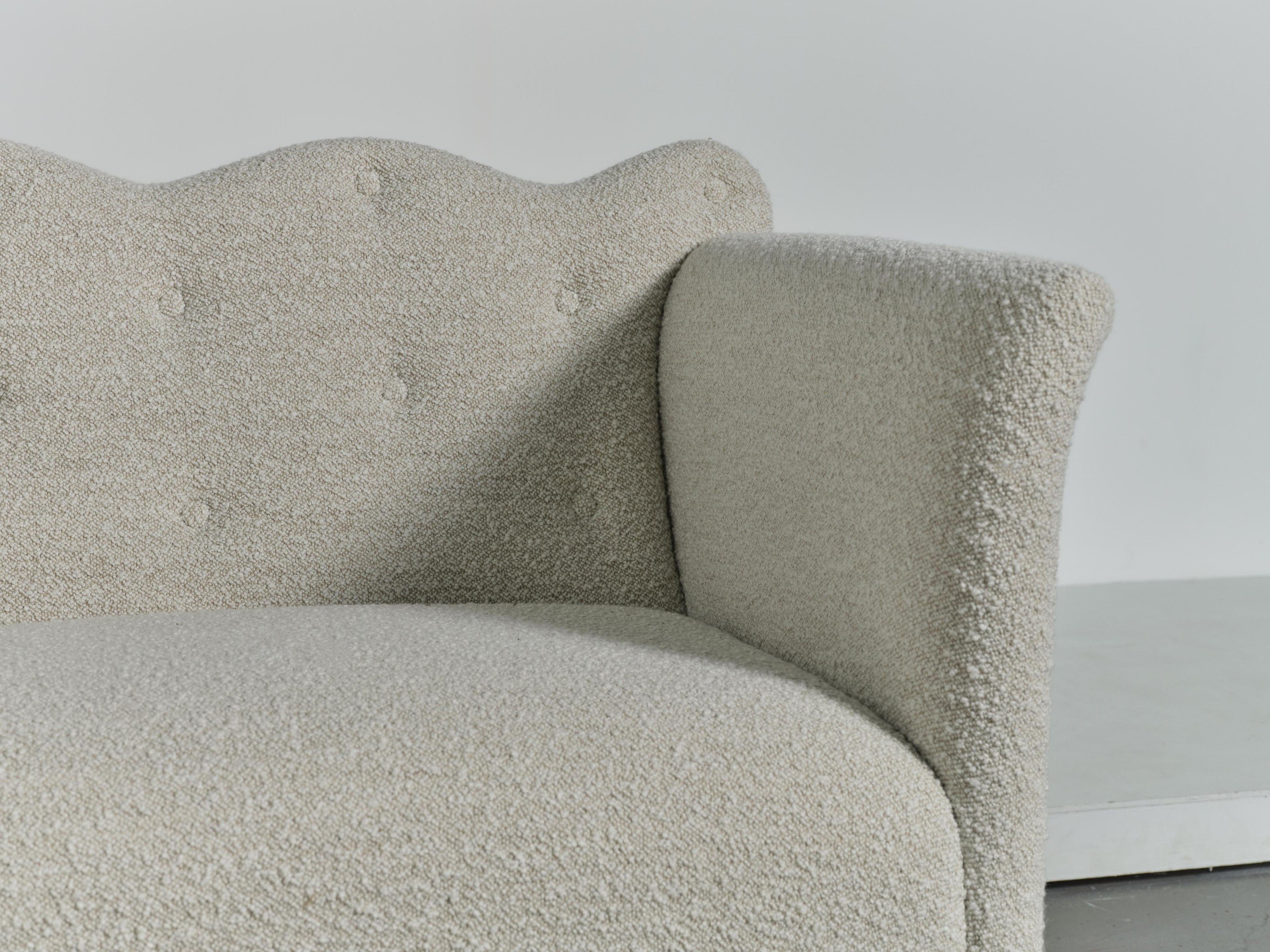 https://a.1stdibscdn.com/wavy-back-sofa-upholstered-in-lelievre-wool-boucle-for-sale-picture-9/f_22593/f_486201321770049895891/Wavy_Back_Sofa_0152_11_25_master.jpg