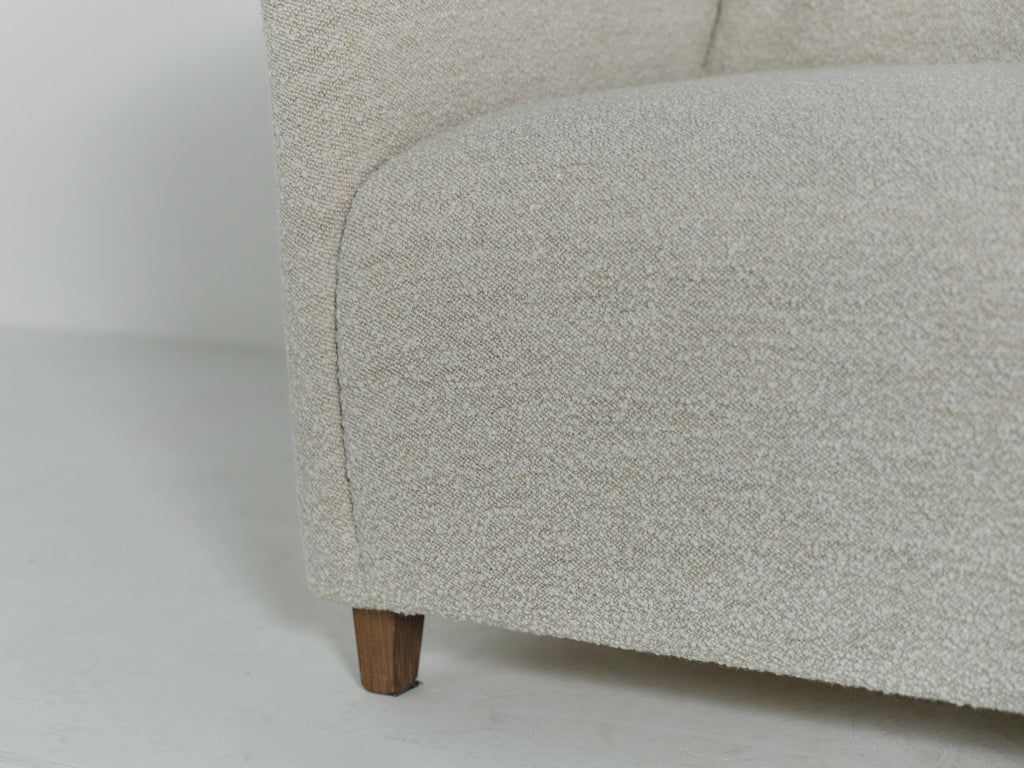 https://a.1stdibscdn.com/wavy-back-sofa-upholstered-in-lelievre-wool-boucle-for-sale-picture-5/f_22593/f_486201321770049855700/Wavy_Back_Sofa_0157_11_25_master.jpg