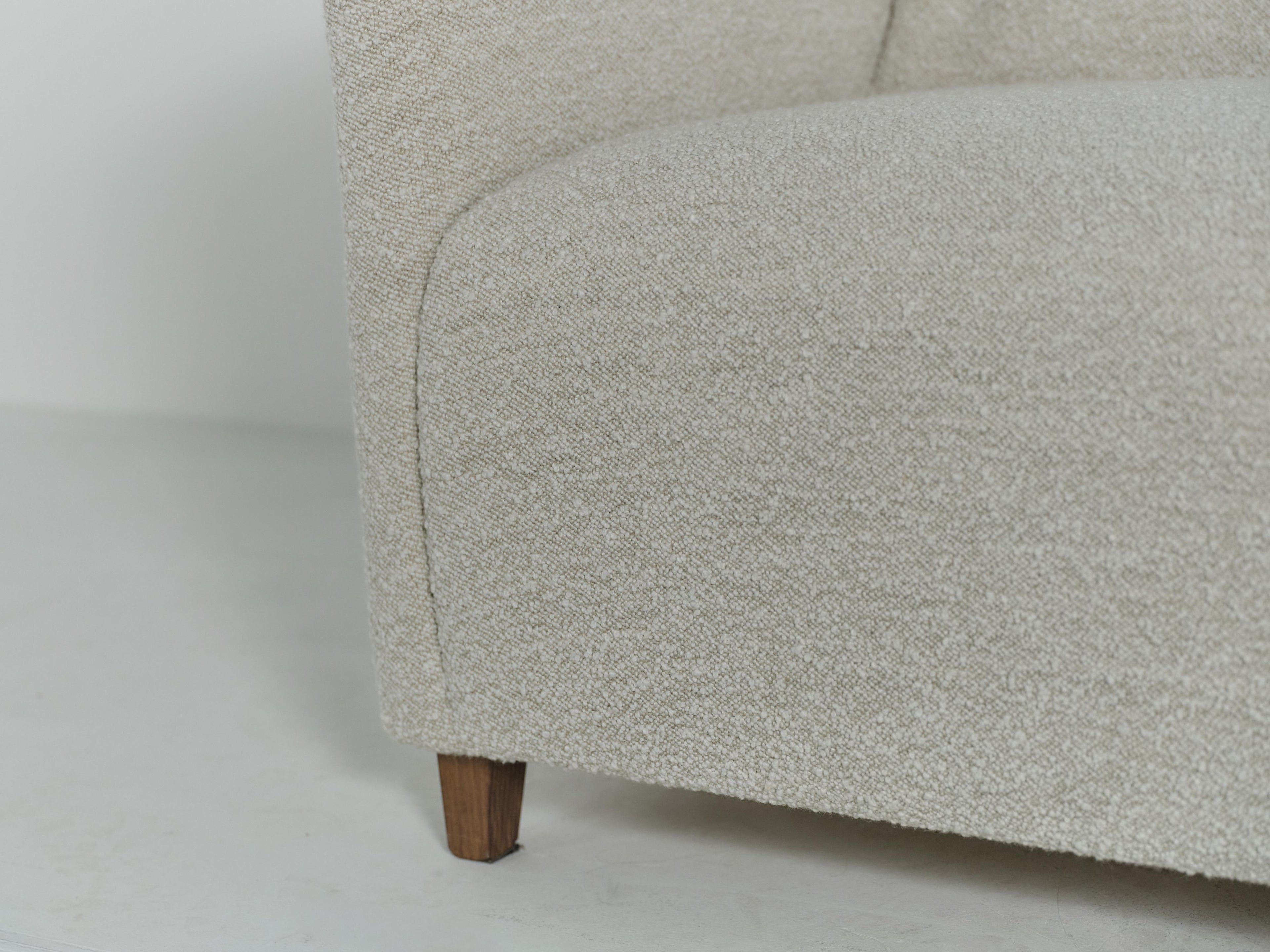 https://a.1stdibscdn.com/wavy-back-sofa-upholstered-in-lelievre-wool-boucle-for-sale-picture-5/f_22593/f_486201321770049855700/Wavy_Back_Sofa_0157_11_25_master.jpg