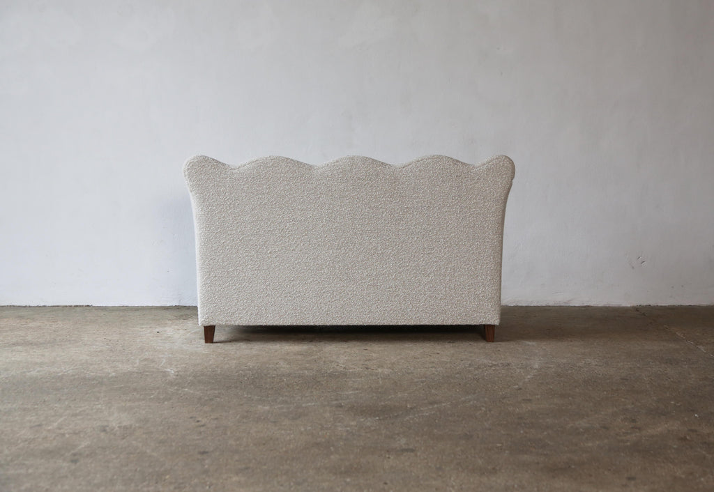 https://a.1stdibscdn.com/wavy-back-sofa-upholstered-in-lelievre-wool-boucle-for-sale-picture-11/f_22593/f_420882721730236865466/Wavy_Back_Sofa_Lelievre_Boucle_2_24_10_master.jpg