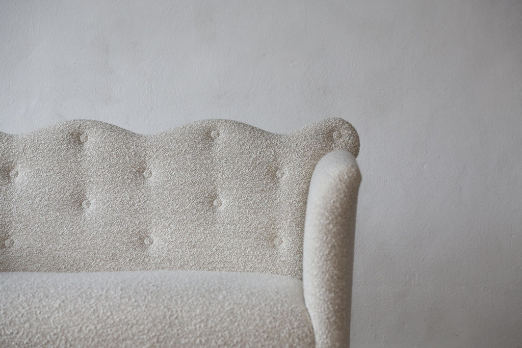 https://a.1stdibscdn.com/wavy-back-sofa-upholstered-in-lelievre-wool-boucle-for-sale-picture-3/f_22593/f_420882721730236857524/Wavy_Back_Sofa_Lelievre_Boucle_2_24_1_master.jpg