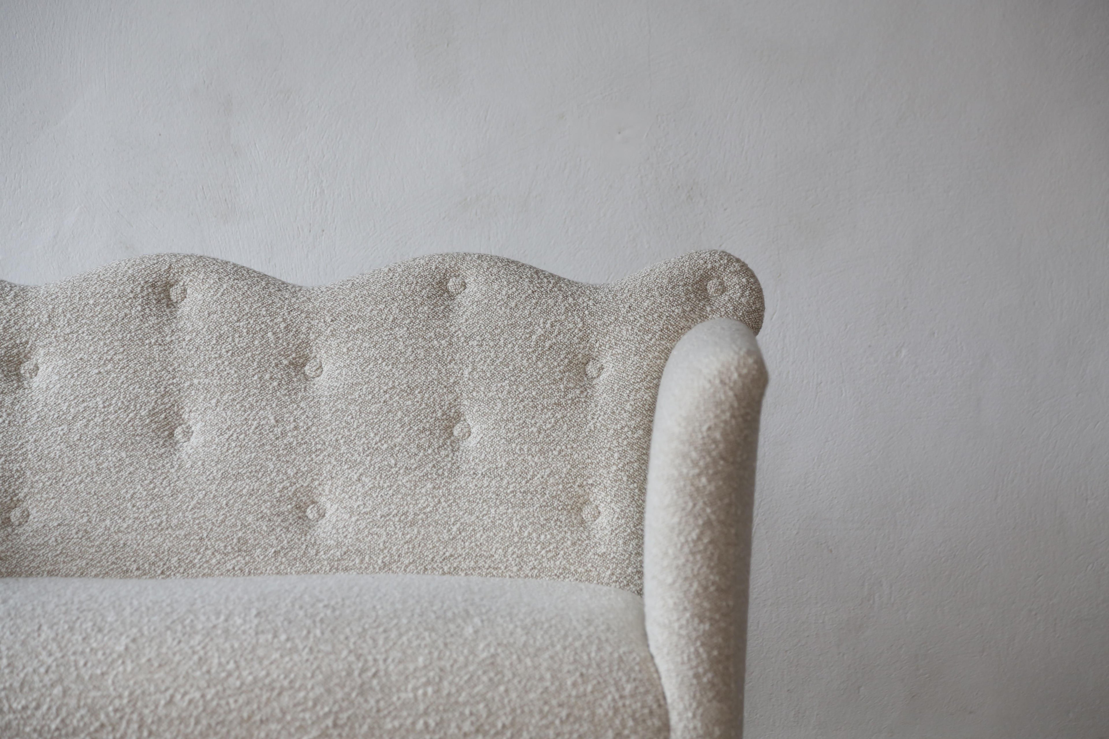 https://a.1stdibscdn.com/wavy-back-sofa-upholstered-in-lelievre-wool-boucle-for-sale-picture-3/f_22593/f_420882721730236857524/Wavy_Back_Sofa_Lelievre_Boucle_2_24_1_master.jpg