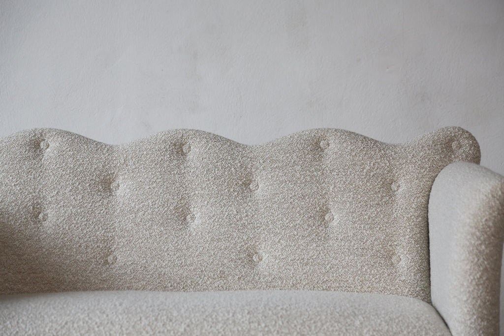 https://a.1stdibscdn.com/wavy-back-sofa-upholstered-in-lelievre-wool-boucle-for-sale-picture-5/f_22593/f_420882721730236859822/Wavy_Back_Sofa_Lelievre_Boucle_2_24_3_master.jpg