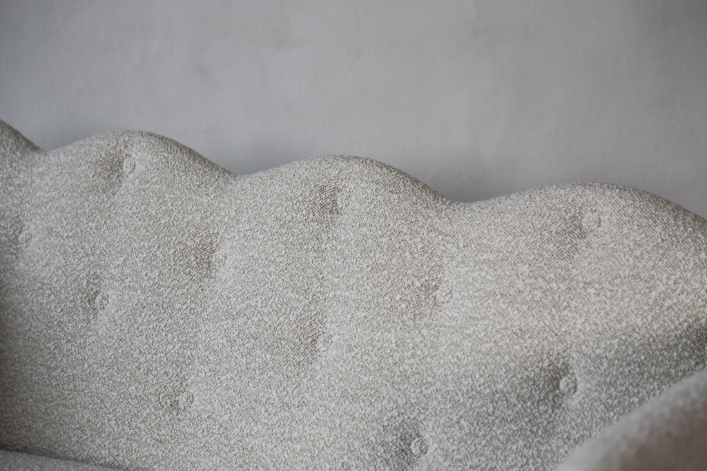 https://a.1stdibscdn.com/wavy-back-sofa-upholstered-in-lelievre-wool-boucle-for-sale-picture-8/f_22593/f_420882721730236862361/Wavy_Back_Sofa_Lelievre_Boucle_2_24_6_master.jpg