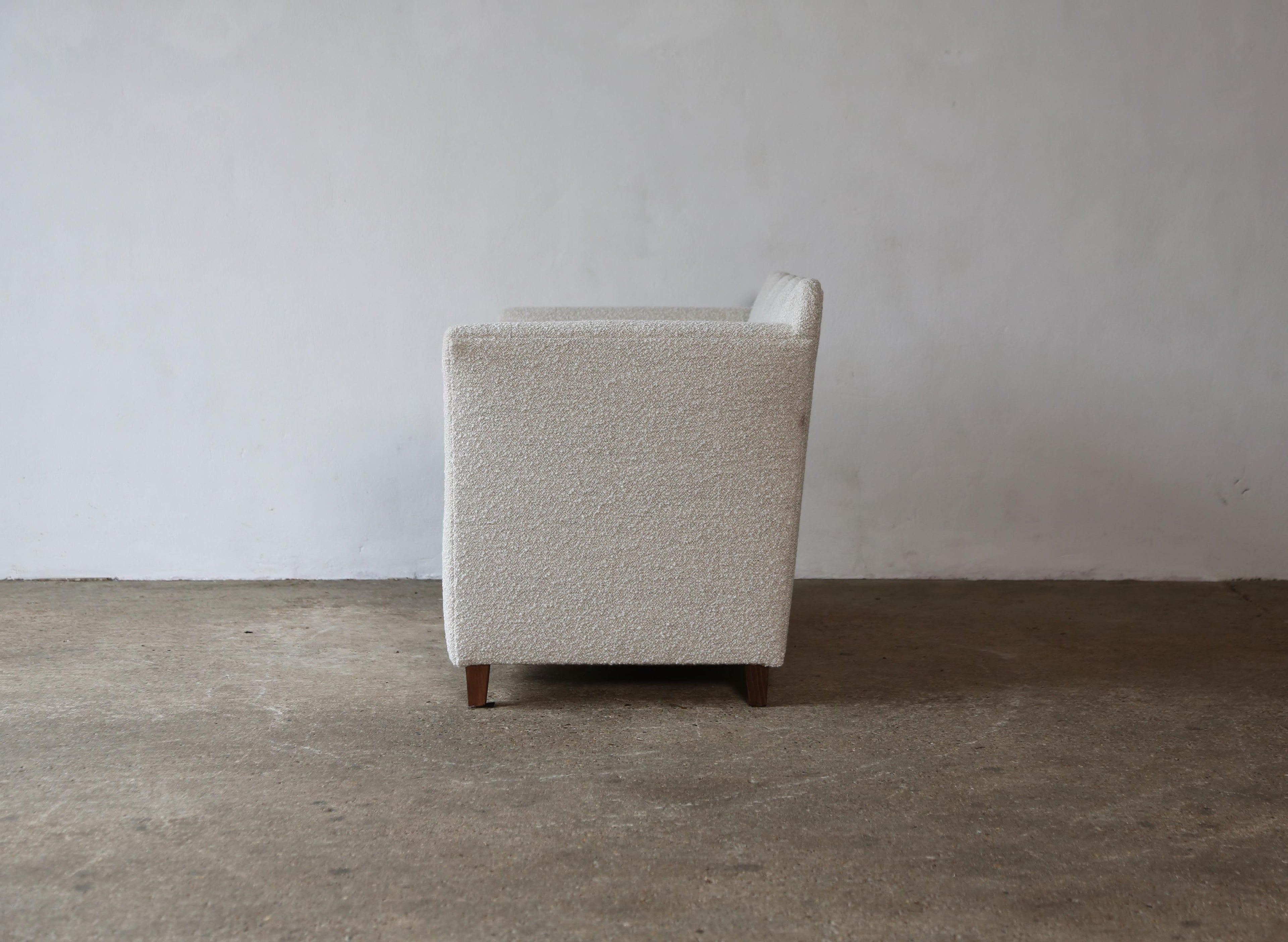 https://a.1stdibscdn.com/wavy-back-sofa-upholstered-in-lelievre-wool-boucle-for-sale-picture-12/f_22593/f_420882721730236866412/Wavy_Back_Sofa_Lelievre_Boucle_2_24_9_master.jpg