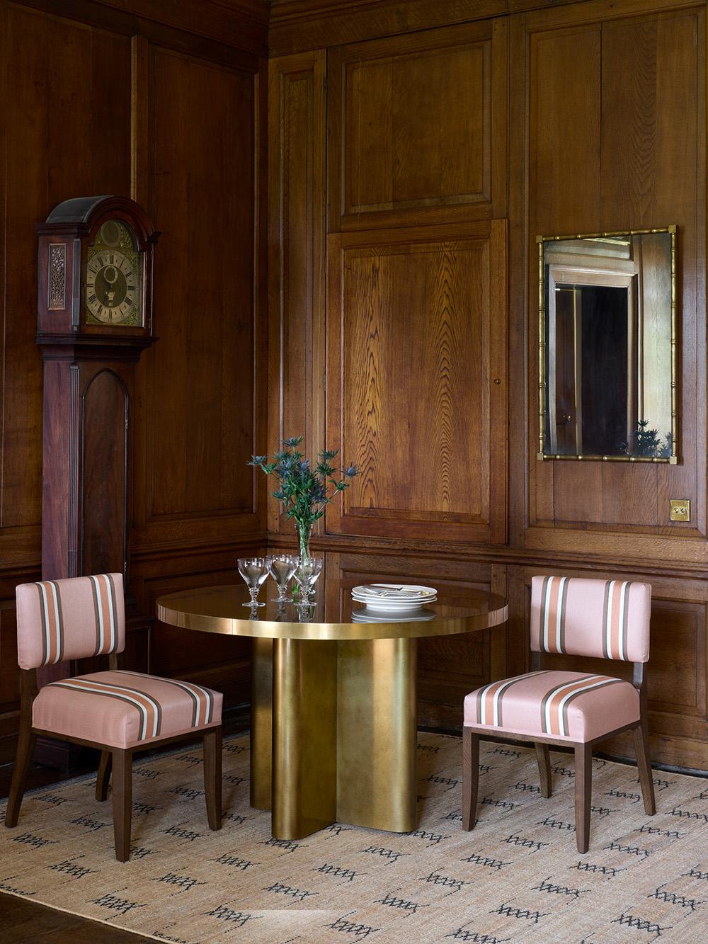 https://a.1stdibscdn.com/rupert-bevan-cyrus-dining-table-for-sale-picture-2/f_95862/f_447252221759828357832/Web_cyrus_dining_table_brompton_chairs_in_situ_dining_setting_master.jpg