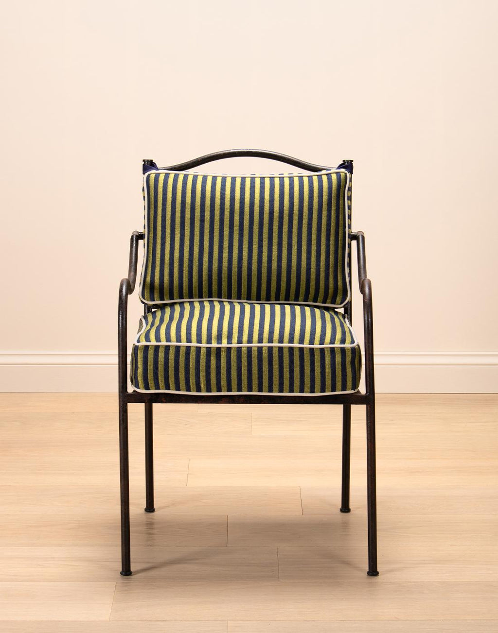 https://a.1stdibscdn.com/rupert-bevan-clement-chair-with-cushion-customers-choice-of-material-leather-for-sale-picture-9/f_95862/f_435106021753713883322/Web_front_view_cushion_no_skis_clement_chair_master.jpg