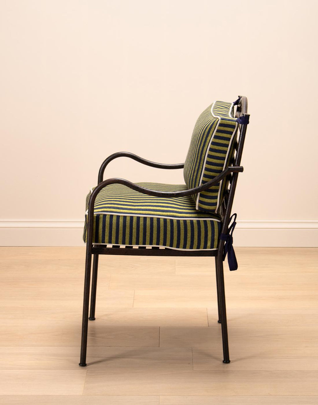 https://a.1stdibscdn.com/rupert-bevan-clement-chair-with-cushion-customers-choice-of-material-leather-for-sale-picture-10/f_95862/f_435106021753713883651/Web_side_view_cushion_no_skis_clement_chair_master.jpg