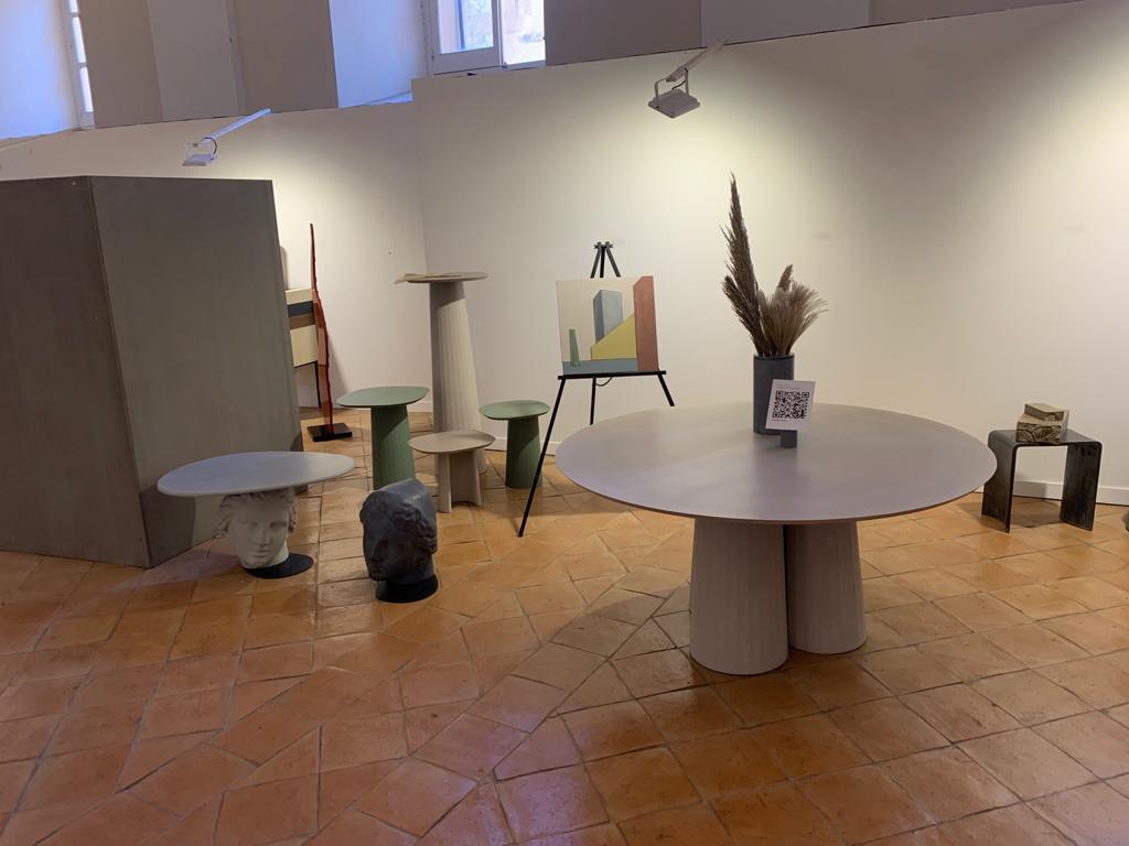 https://a.1stdibscdn.com/21st-century-studio-irvine-concrete-circular-dining-table-powder-cement-handmade-for-sale-picture-3/f_38941/f_212845921604487014614/WhatsApp_Image_2020_10_15_at_15_48_59_master.jpeg