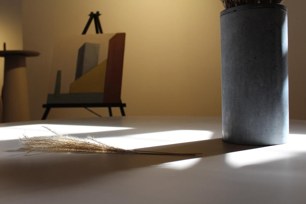 https://a.1stdibscdn.com/21st-century-studio-irvine-concrete-circular-dining-table-powder-cement-handmade-for-sale-picture-4/f_38941/f_212845921604487040196/WhatsApp_Image_2020_10_22_at_16_50_29_master.jpeg