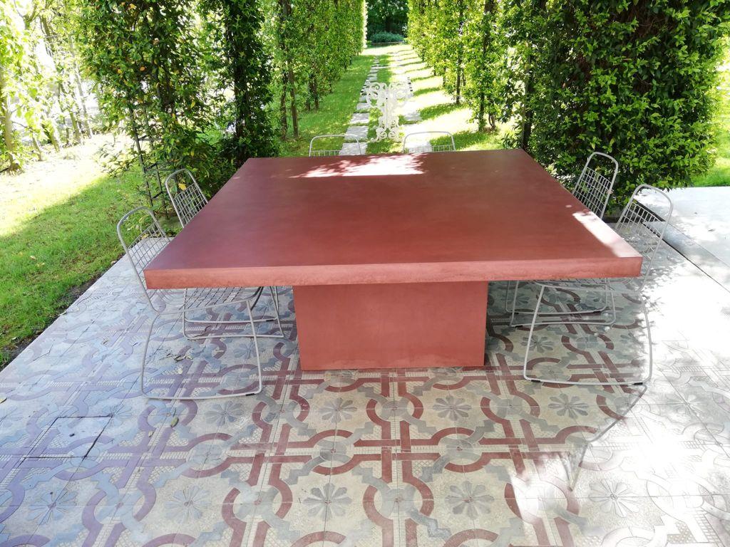 https://a.1stdibscdn.com/21st-century-giorgione-180-red-concrete-dining-table-100-handcrafted-in-italy-for-sale-picture-6/f_38941/f_236379821621243508079/WhatsApp_Image_2021_05_10_at_12_39_35_master.jpeg
