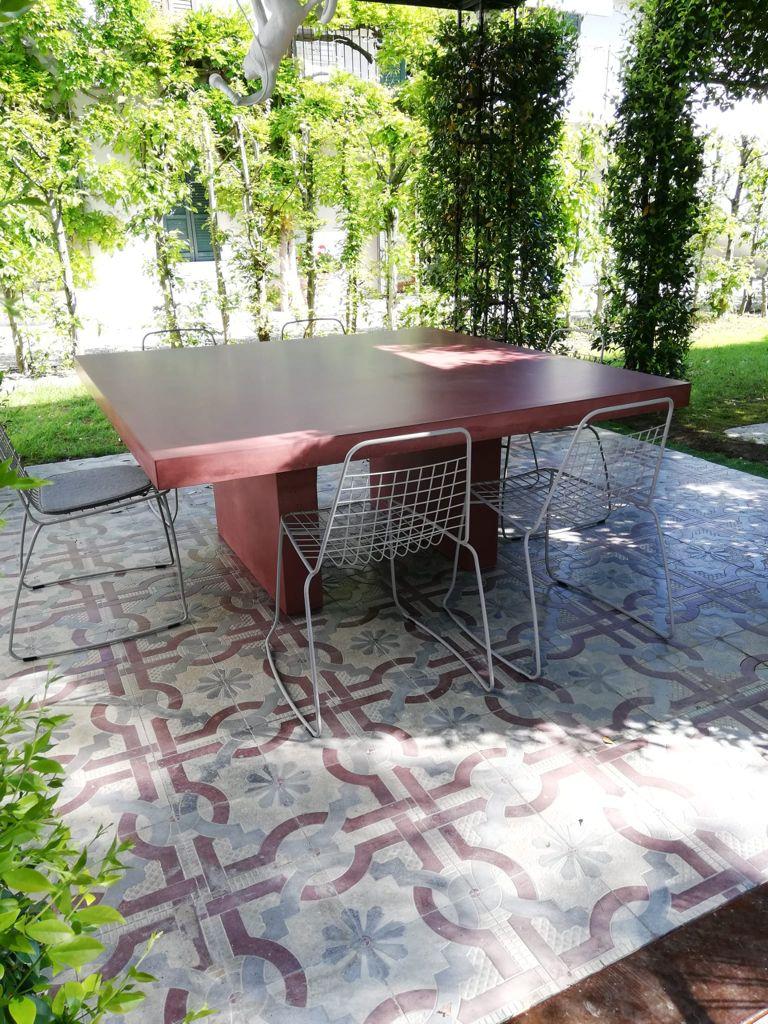 https://a.1stdibscdn.com/21st-century-giorgione-180-red-concrete-dining-table-100-handcrafted-in-italy-for-sale-picture-10/f_38941/f_236379821621243548956/WhatsApp_Image_2021_05_10_at_12_39_36_2__master.jpeg