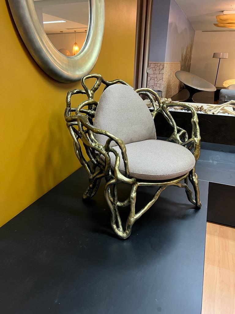 https://a.1stdibscdn.com/sculptural-outdoor-collectible-sofa-in-fiberglass-reinforced-resin-for-sale-picture-6/f_27693/f_488376721771274790905/WhatsApp_Image_2021_11_27_at_9_31_31_PM_master.jpg