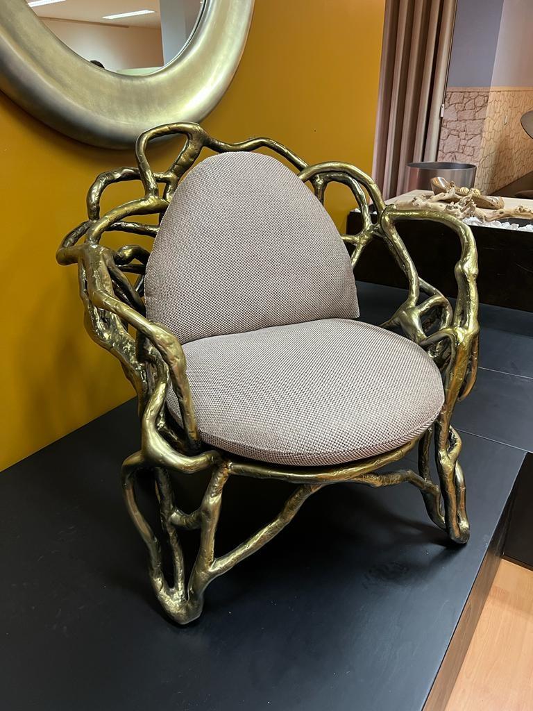 https://a.1stdibscdn.com/sculptural-outdoor-collectible-sofa-in-fiberglass-reinforced-resin-for-sale-picture-7/f_27693/f_488376721771274791449/WhatsApp_Image_2021_11_27_at_9_31_43_PM_master.jpg