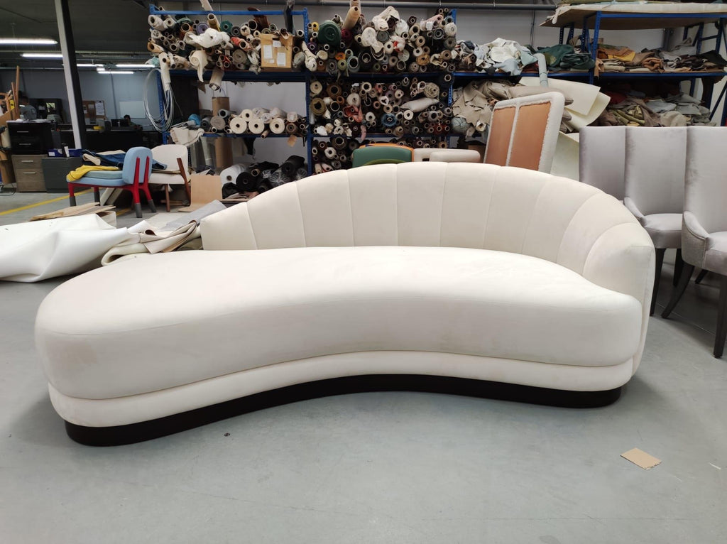 https://a.1stdibscdn.com/hand-tailored-retro-style-sofa-in-velvet-for-sale-picture-4/f_27693/f_298656321659667422330/WhatsApp_Image_2022_07_08_at_17_23_57_8835__master.jpeg