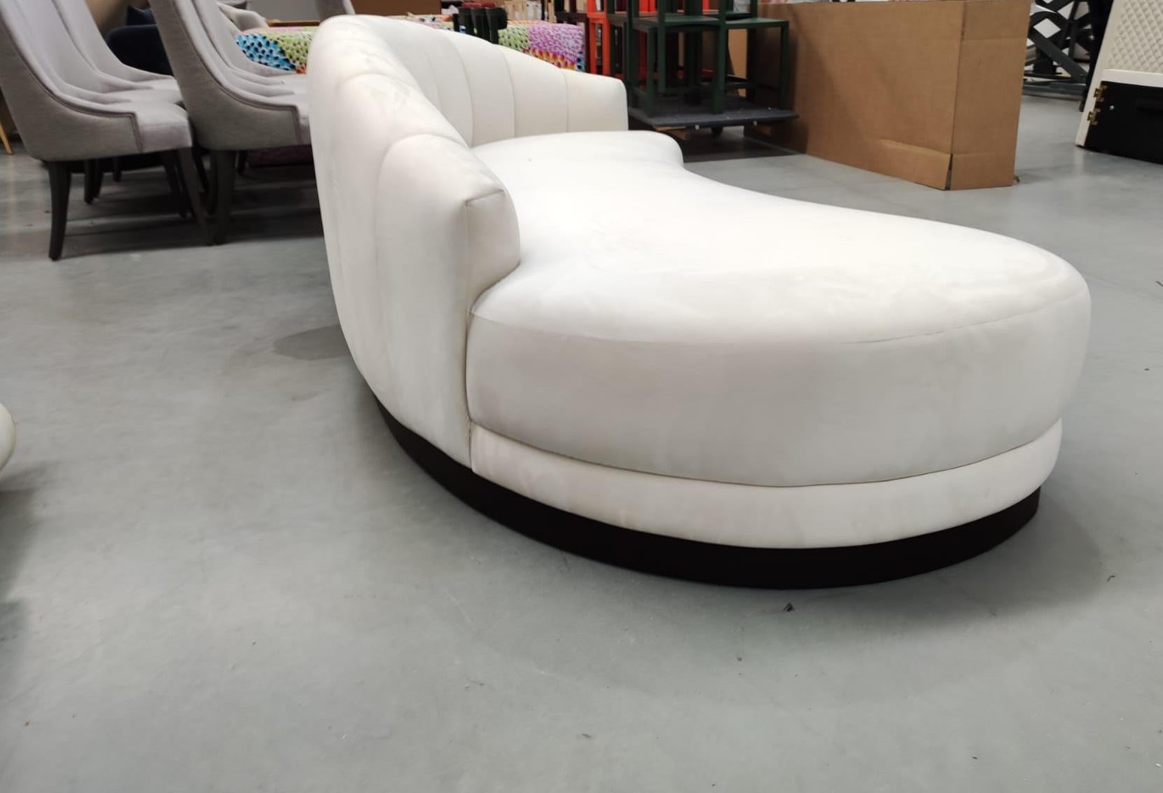 https://a.1stdibscdn.com/hand-tailored-retro-style-sofa-in-velvet-for-sale-picture-3/f_27693/f_298656321659667422284/WhatsApp_Image_2022_07_08_at_17_23_58_master.jpeg